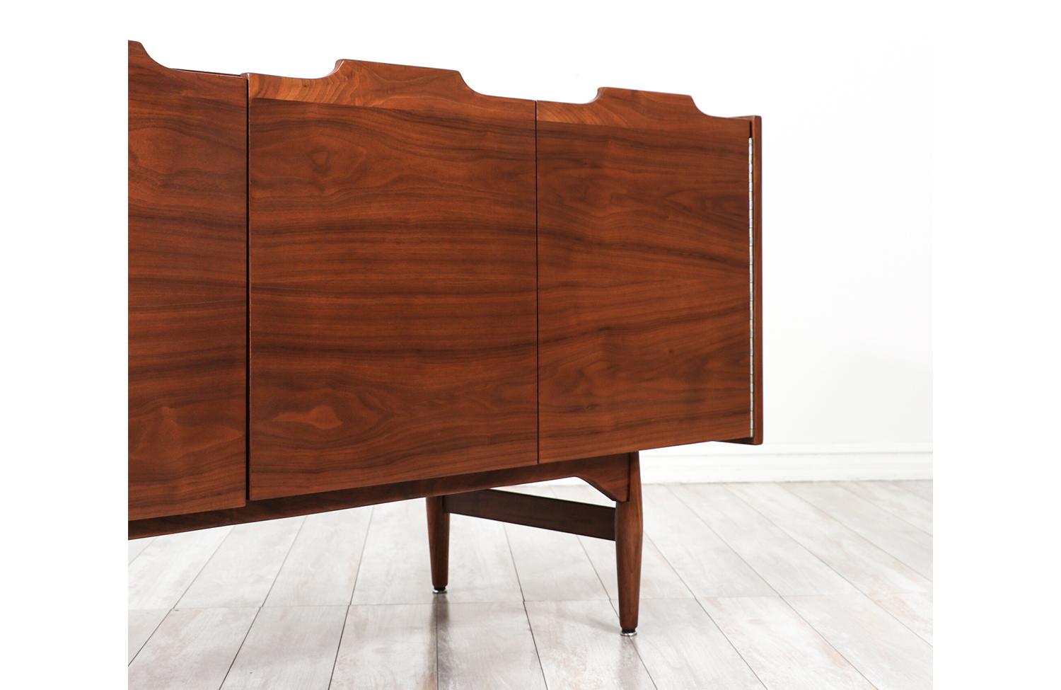 John Caldwell Credenza with Bi-Folding Doors for Brown & Saltman In Excellent Condition In Los Angeles, CA
