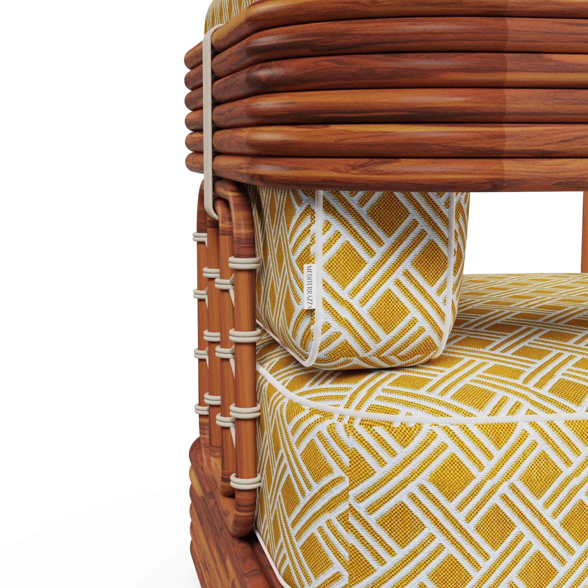 Fatto a mano Poltrona per esterni Oia in Wood Iroko con schienale in Corde e cuscini a fantasia in vendita