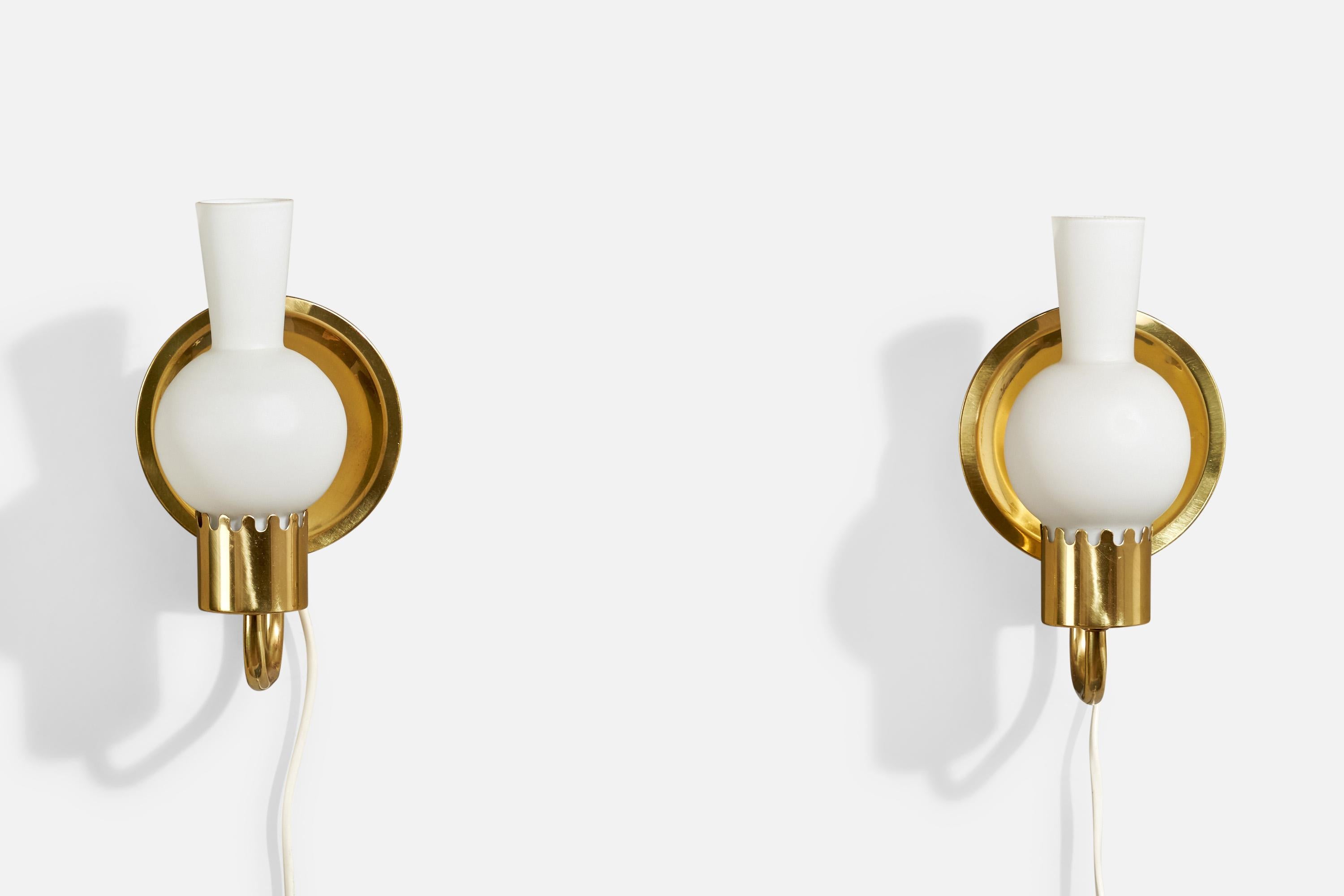 Scandinavian Modern ÖIA, Wall Light, Brass, Glass, Sweden, 1970s For Sale