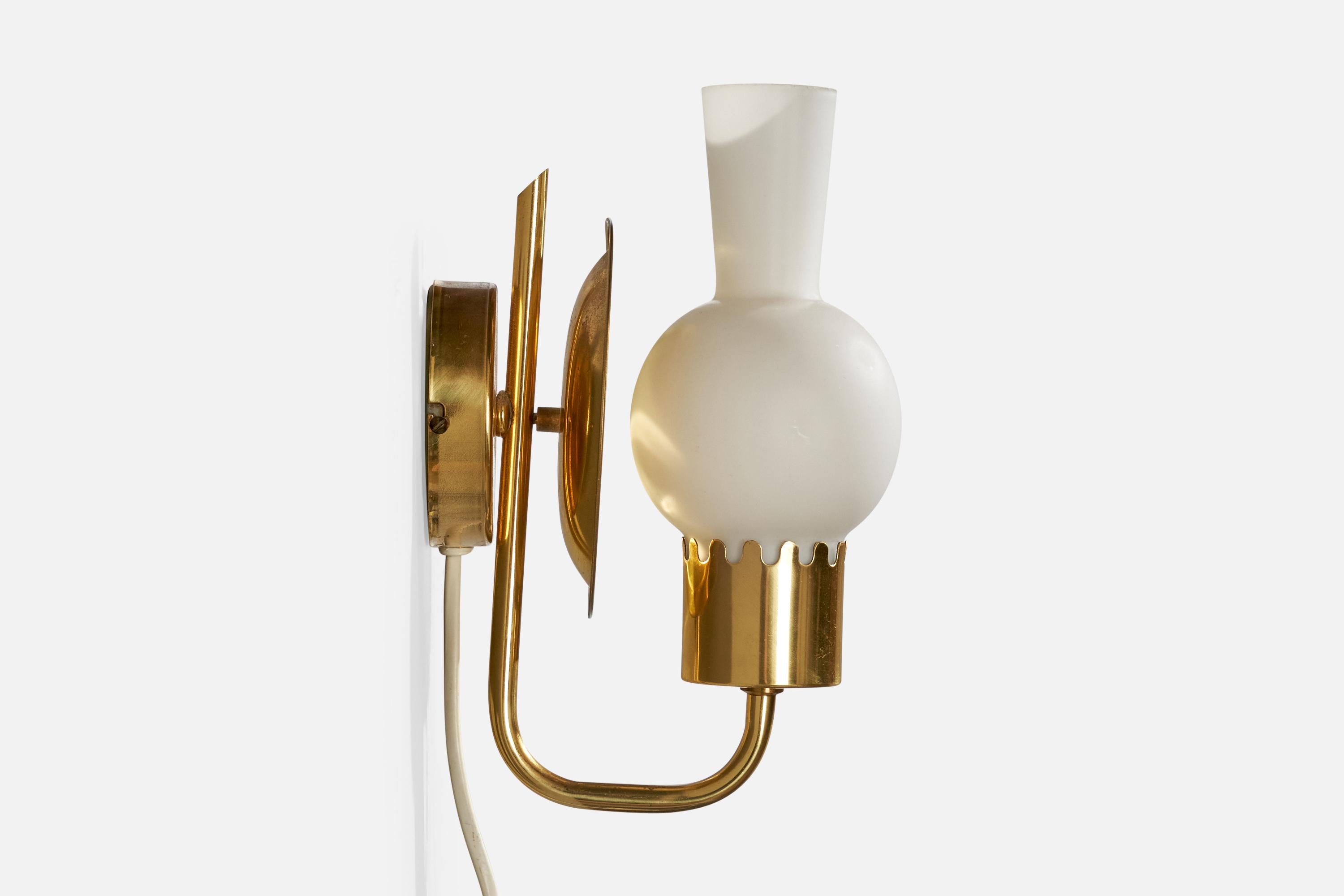 ÖIA, Wall Light, Brass, Glass, Sweden, 1970s In Good Condition For Sale In High Point, NC