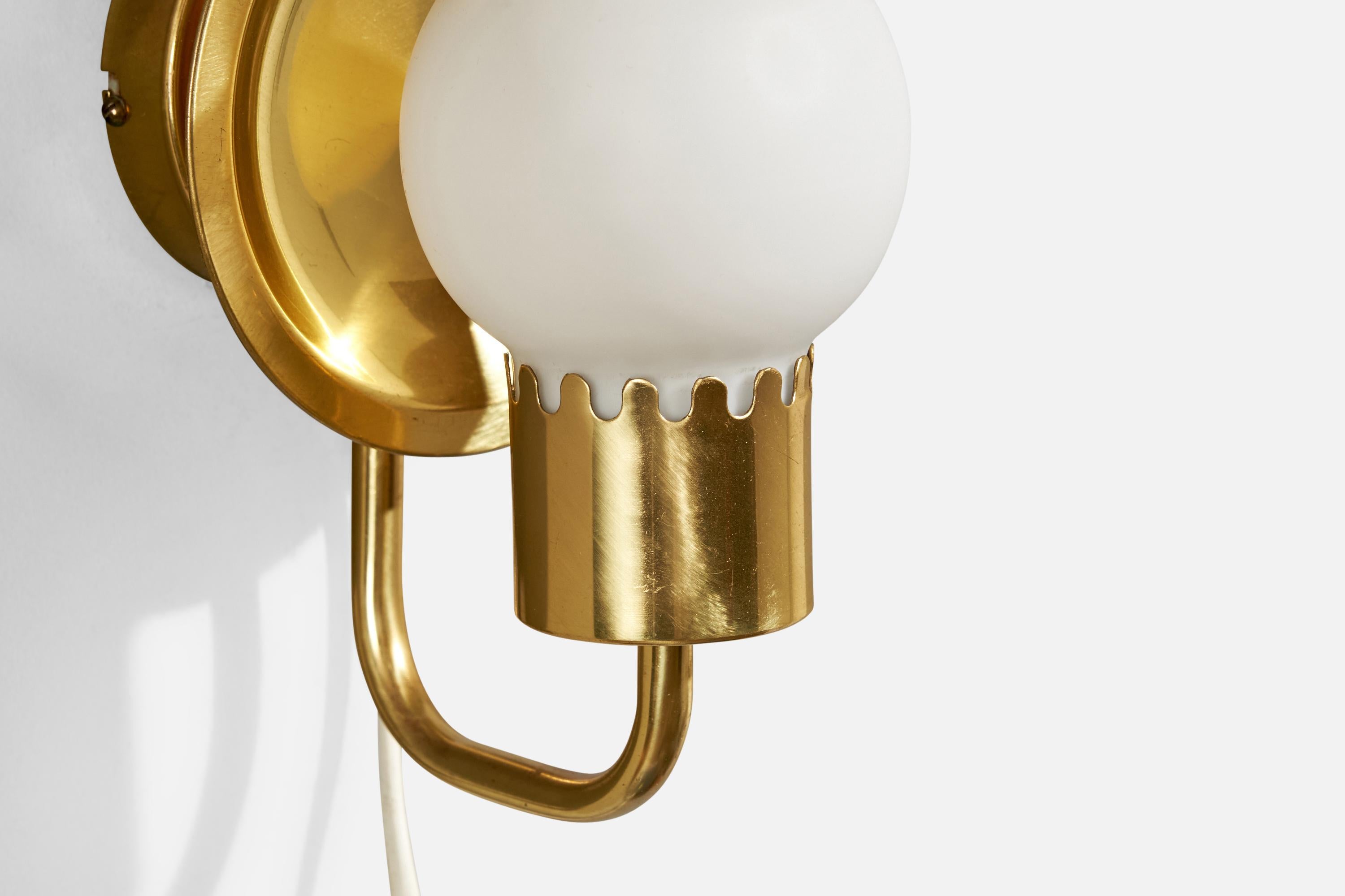 Late 20th Century ÖIA, Wall Light, Brass, Glass, Sweden, 1970s For Sale