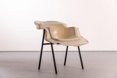 Poltrona Oiko Design Office BL05, plastica riciclata nera, stile moderno