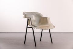 Poltrona Oiko Design Office BL07, plastica riciclata nera, stile moderno