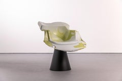 Poltrona Oiko Design Office VE01, plastica riciclata nera, stile moderno