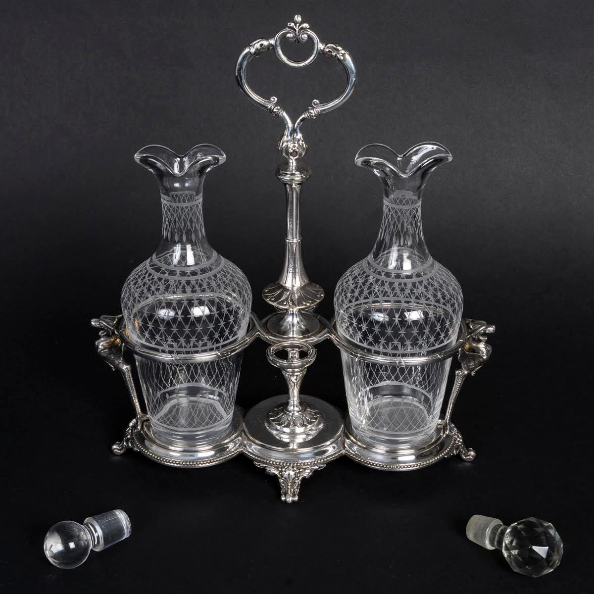 Aceitera y vinagrera de metal plateado y cristal, S. XIX. Napoleón III en venta