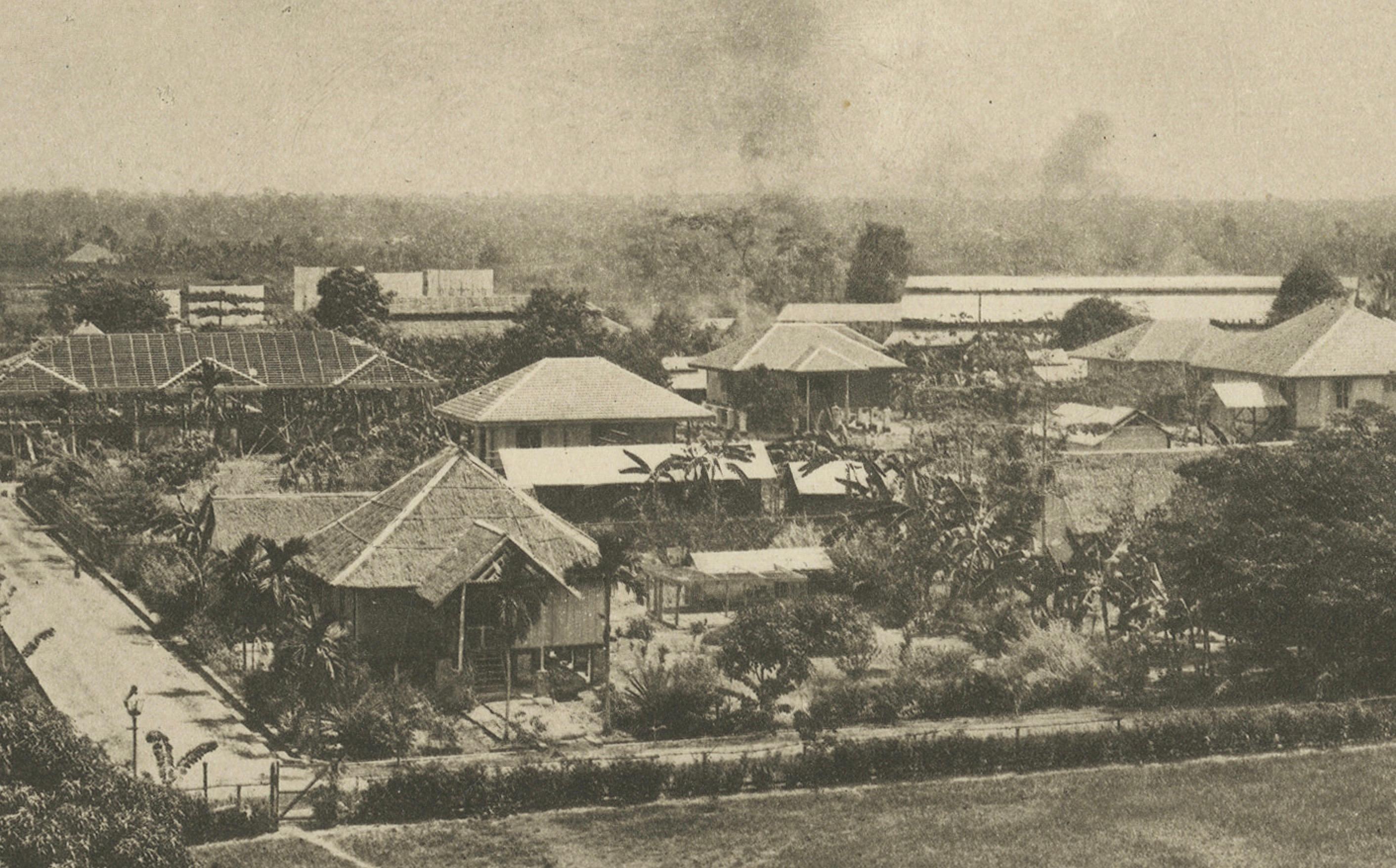 Industrie pétrolière à Rantau-Pandjang, Sumatra - Indes orientales néerlandaises, vers 1910 en vente 1