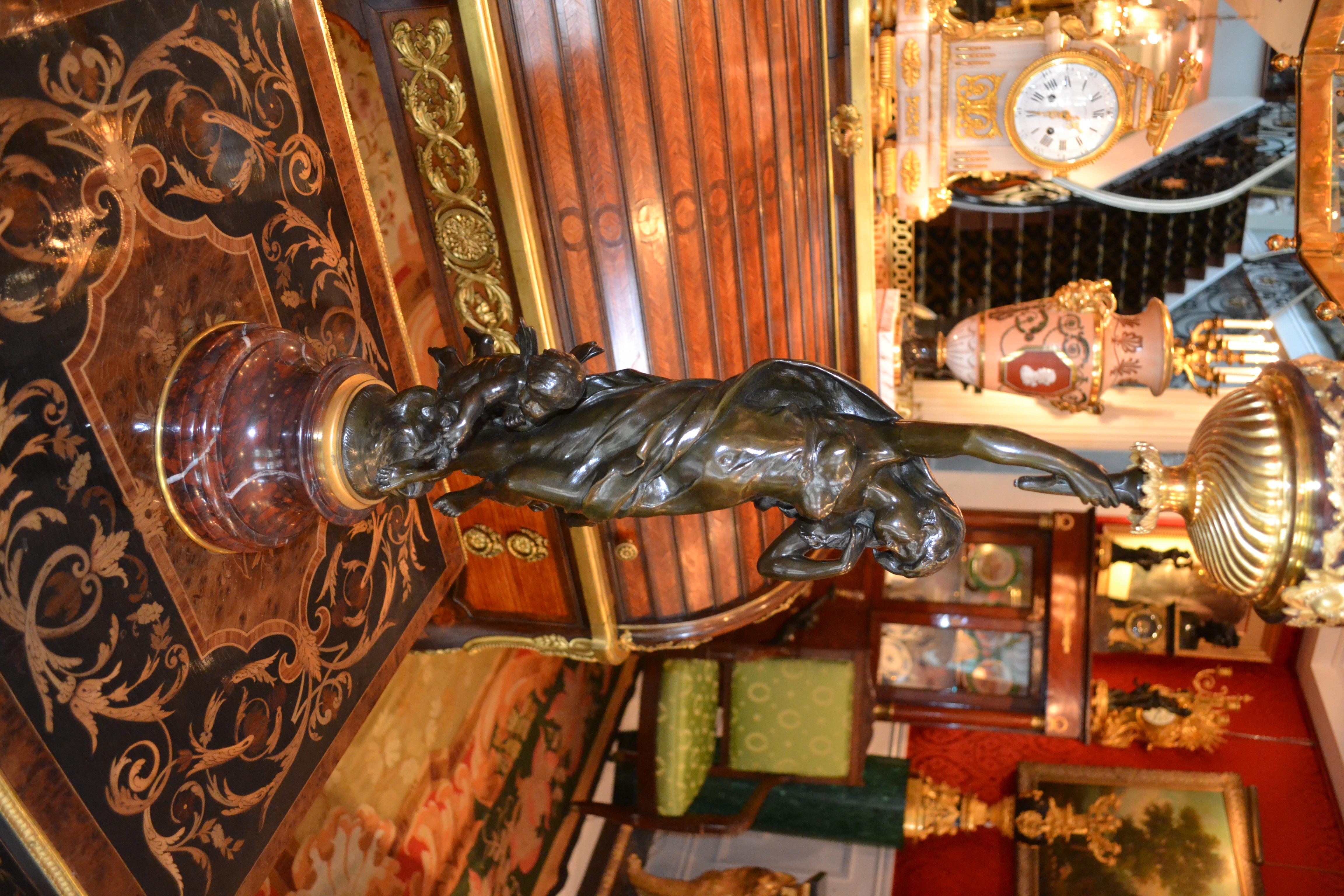  Lampe à l'huile représentant une statue en bronze de Mathurin Moreau  a Nymphe et Putto   en vente 8