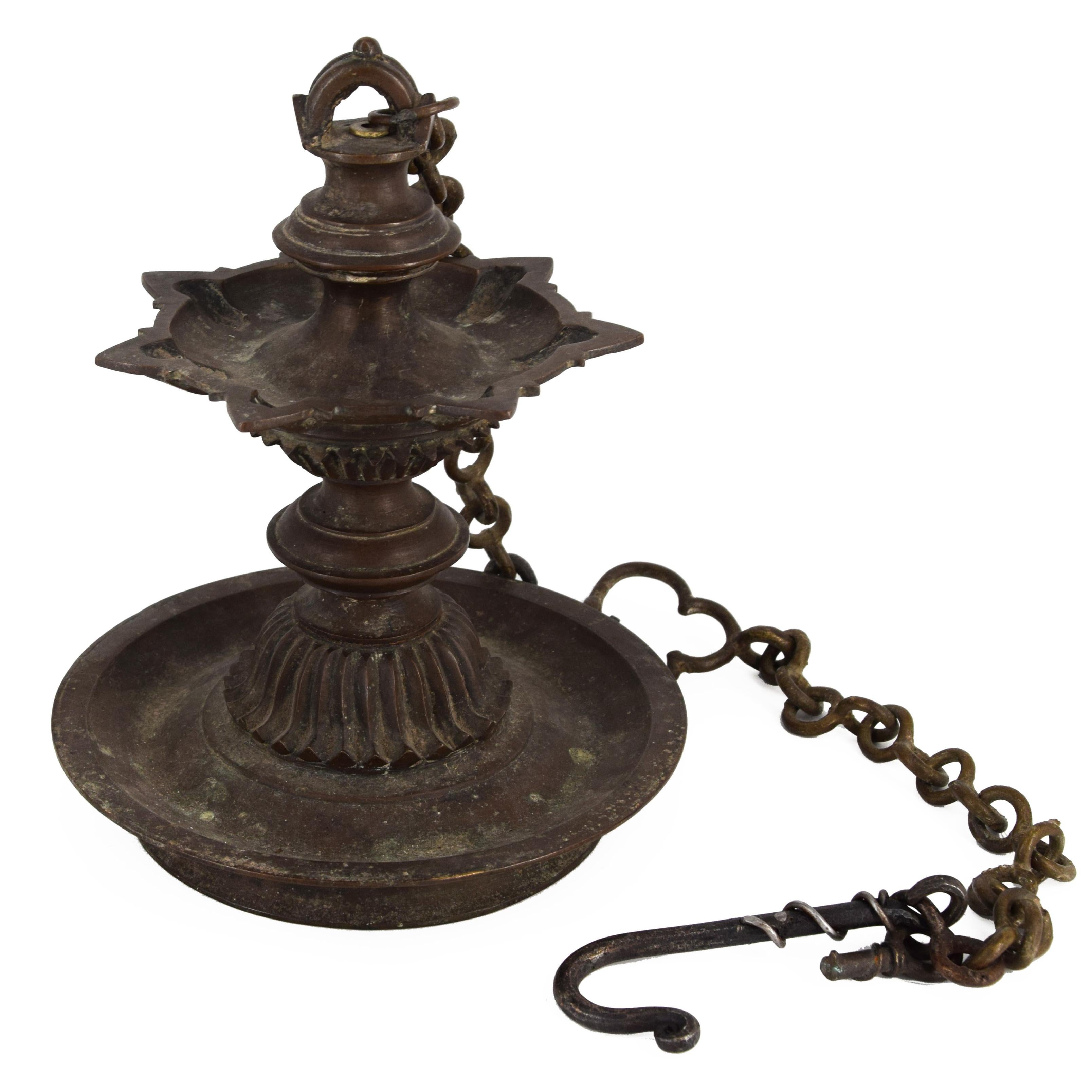 Lampada a olio in bronzo di Aceh, Sumatra settentrionale