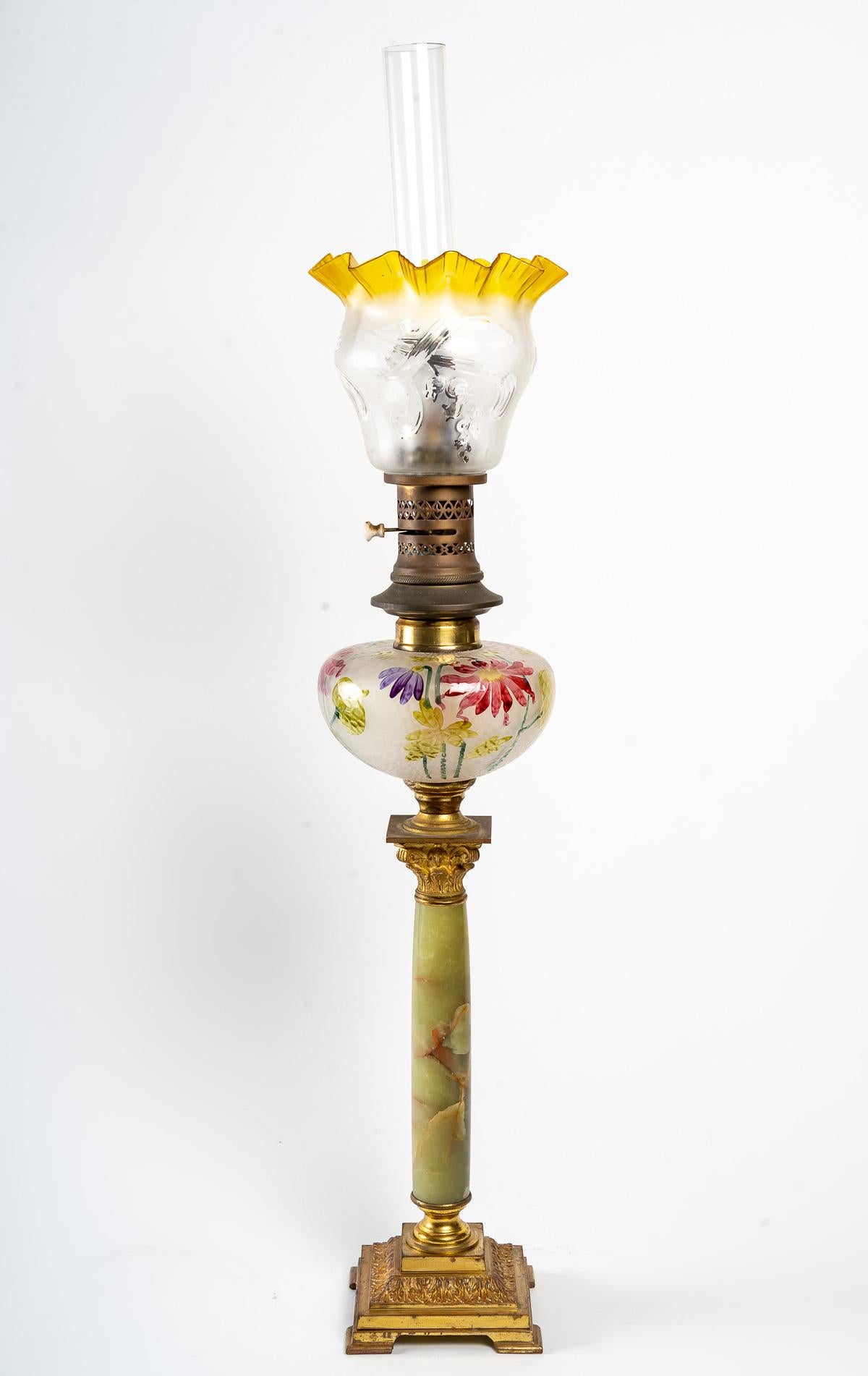 Oil lamp, Napoleon III period

Napoleon III period oil lamp in painted glass, onyx and gilt bronze from the 19th century.



Dimensions: H: 88cm, D: 17cm.