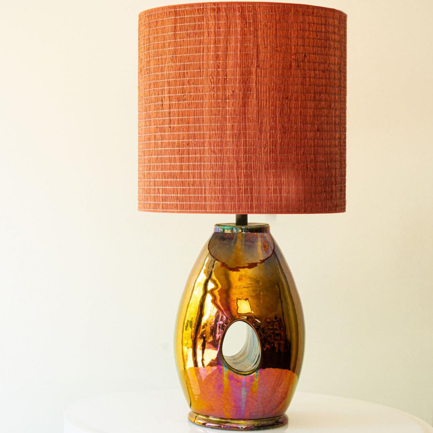 Heavy quality table lamp, 1970s.

This lamp base brings refined elegance and rich visual appeal to any interior. With its beautiful shape and materials, it offers a unique presence.

This oil look multicolor base with a hole in the middle fits