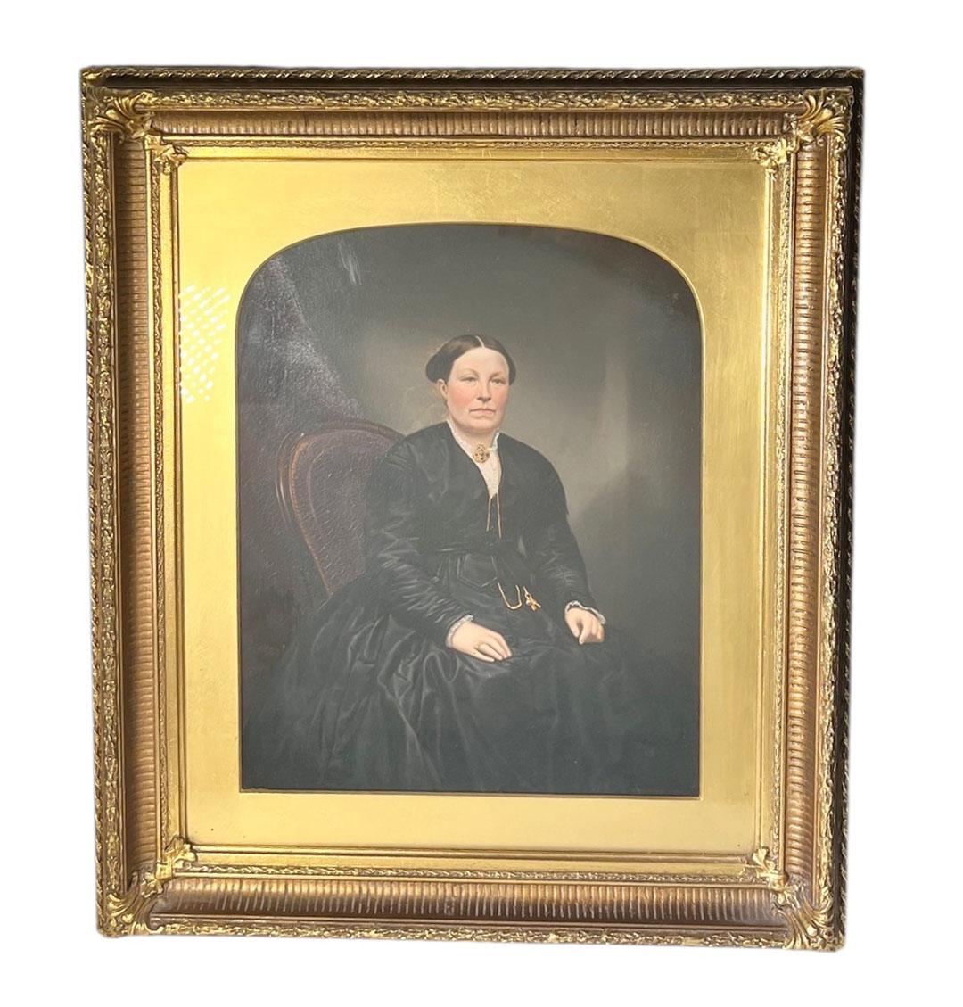 Portraits originaux à l'huile sur carton datant d'environ 1840, représentant un mari et une femme aisés. Chaque portrait est magnifiquement rendu avec une attention particulière aux détails et à l'expression, capturant le caractère raffiné de l'art