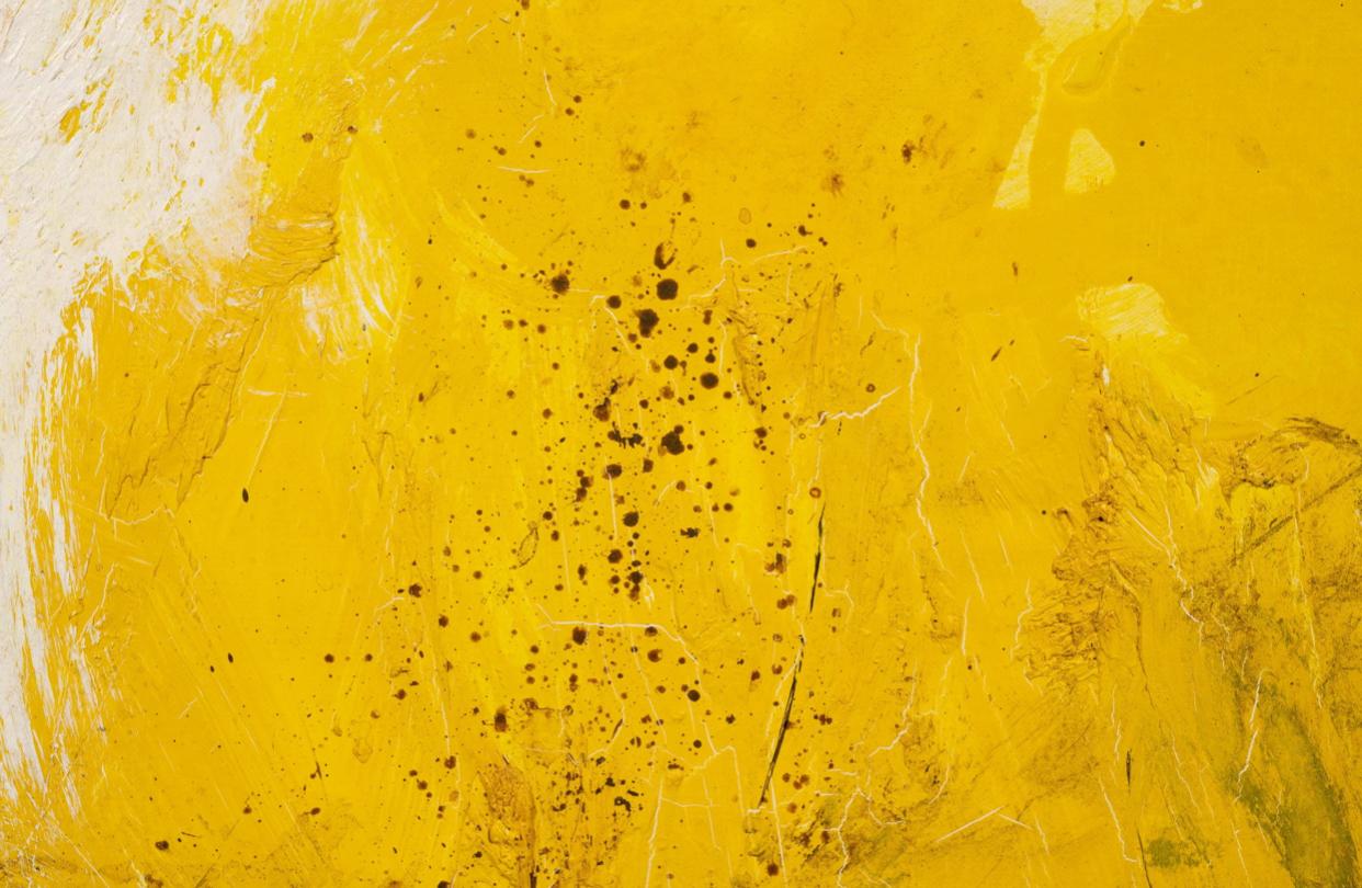 Mid-Century moderno Pittura astratta olio su tela in giallo e bianco, firmata in vendita