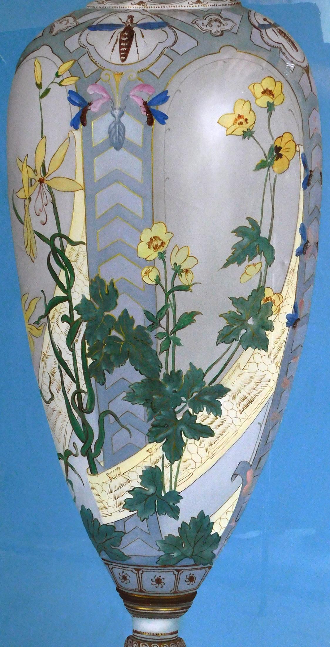 Peinture à l'huile sur toile ; grande paire de peintures représentant des vases chinois en vente 3