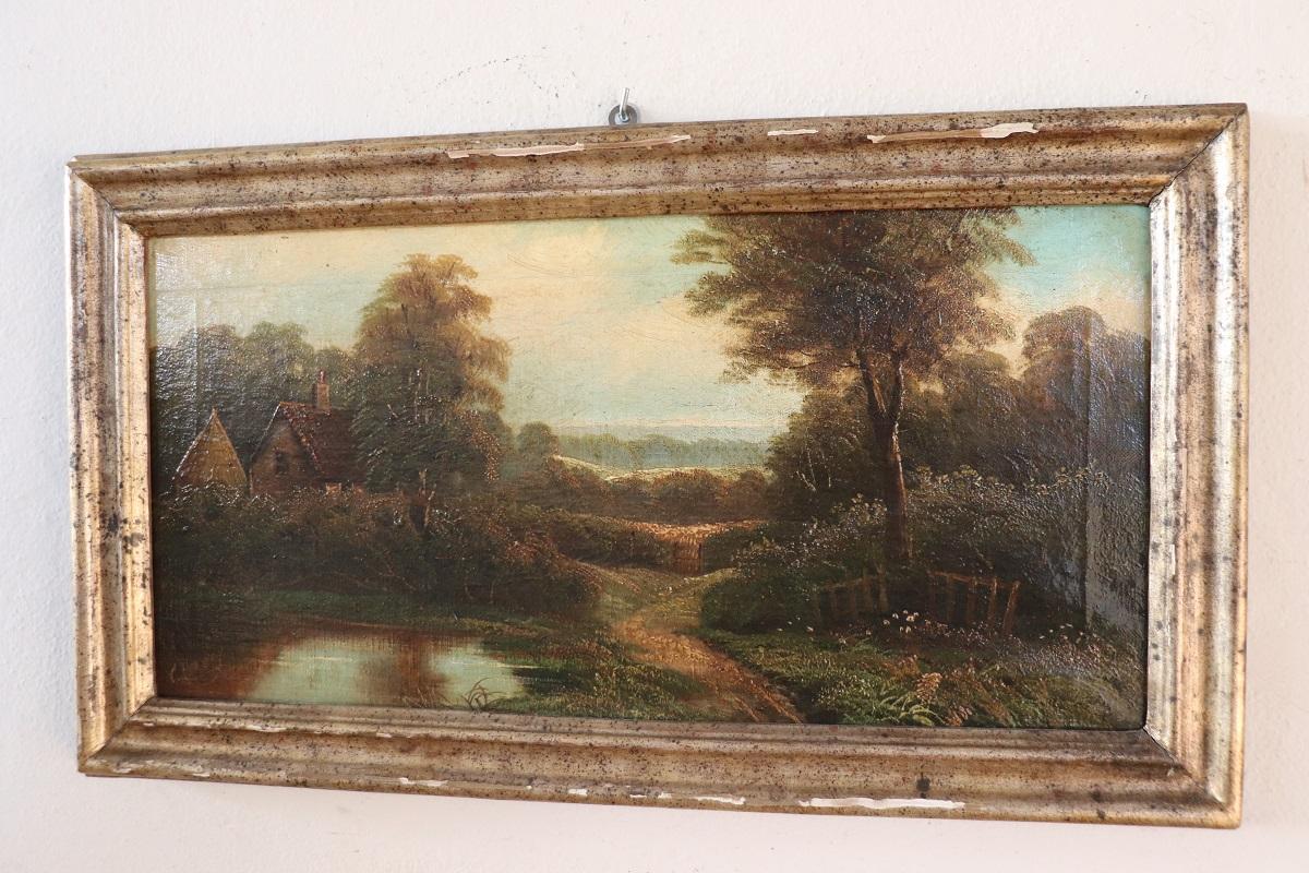 Ti presentiamo questo splendido dipinto a olio su tela di scuola inglese del XIX secolo. Il dipinto presenta una firma in basso a sinistra, ma l'artista non è stato identificato e il dipinto non è stato autenticato.

Si tratta di un paesaggio di