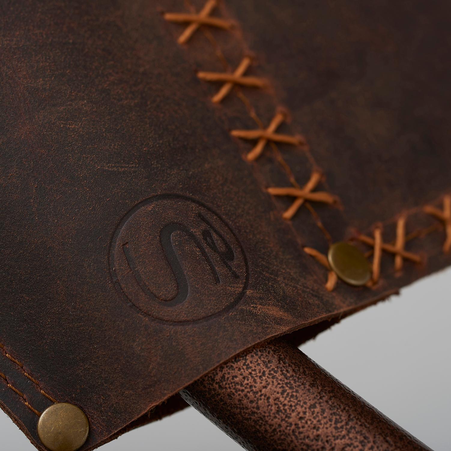 Galvanisé Chaise suspendue en cuir véritable brun clair teinté à l'huile en vente