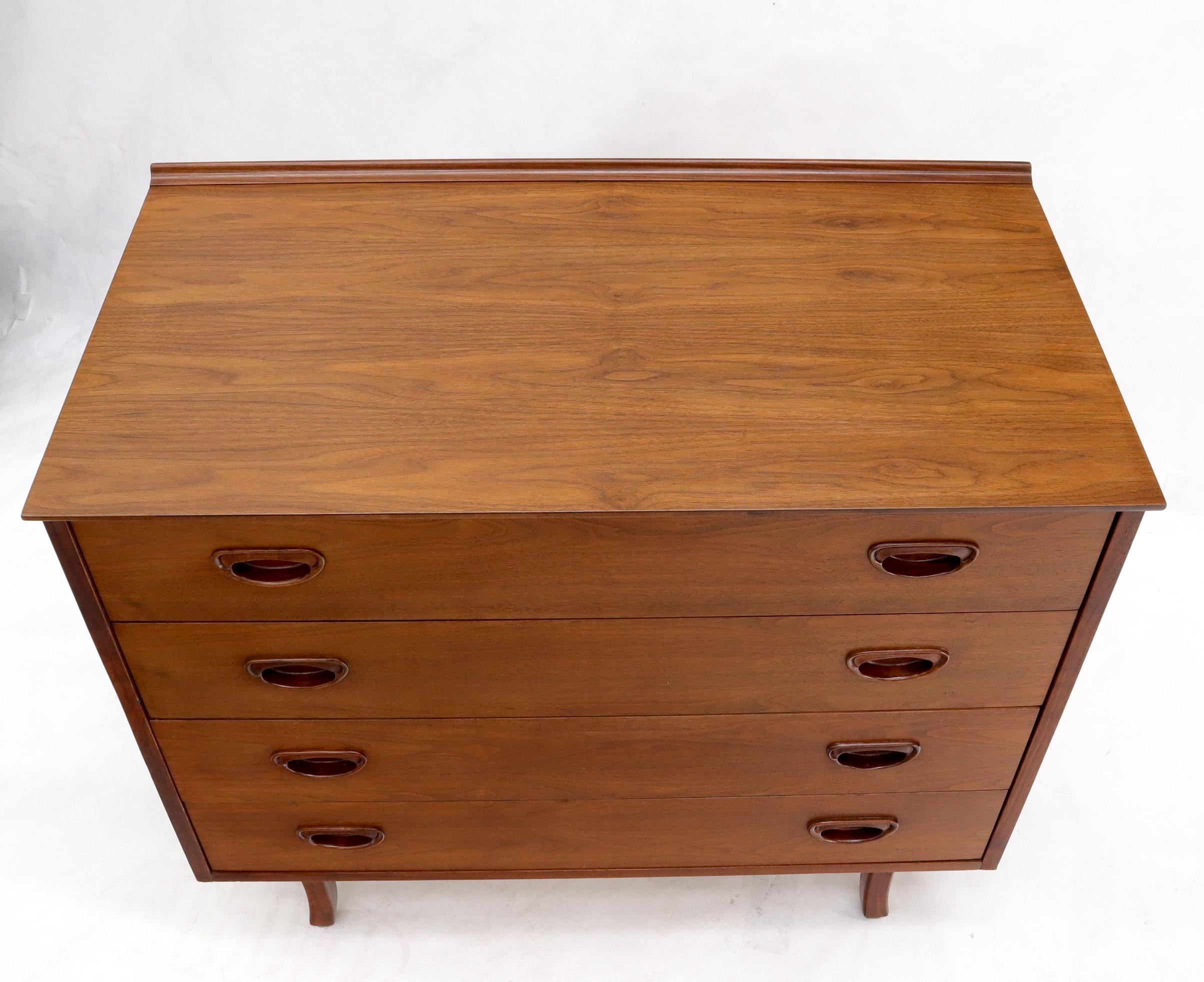 Oiled Walnut 4 Drawers Back Splash Bachelor Chest Dresser In Good Condition For Sale In Rockaway, NJ