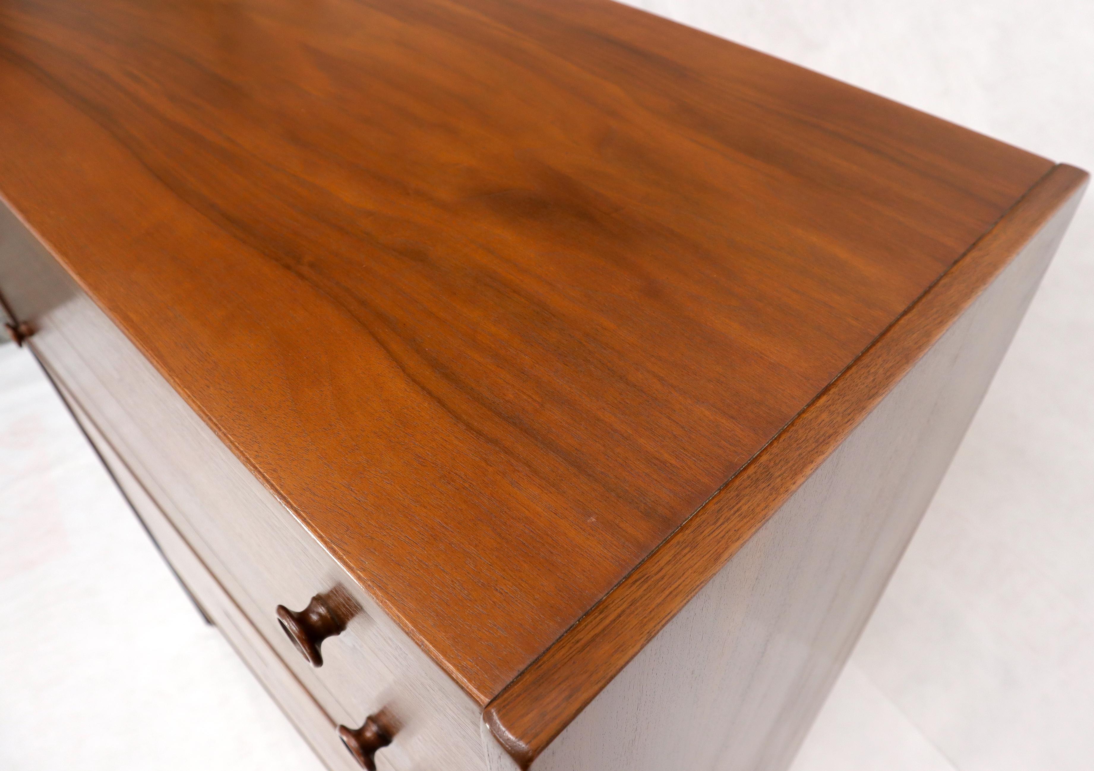 Oiled Walnut Mid-Century Modern Five Drawers Dresser Cabinet 6