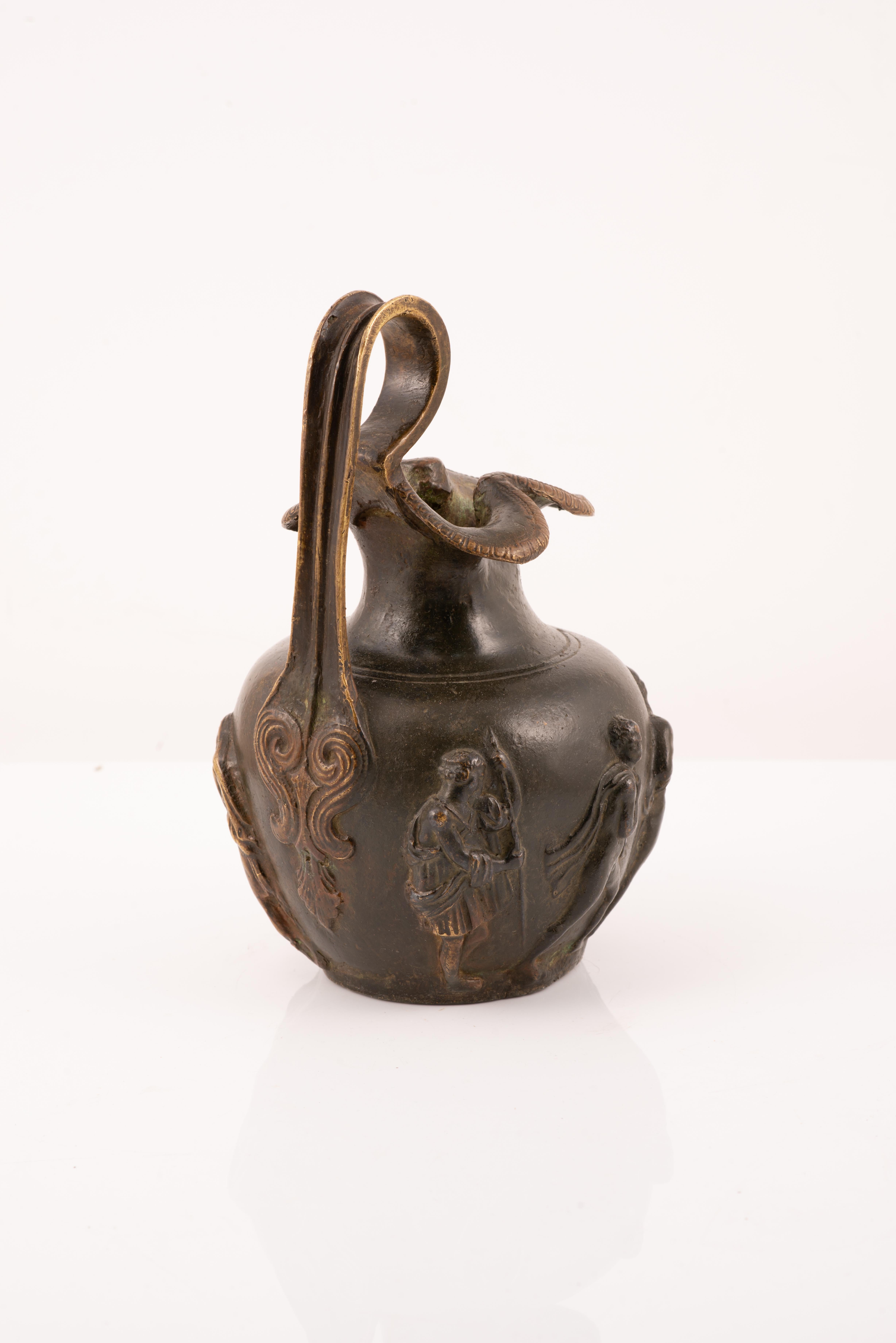 Neoclassico Oinochoe. Bronzo. Forse Italia, XIX secolo. in vendita