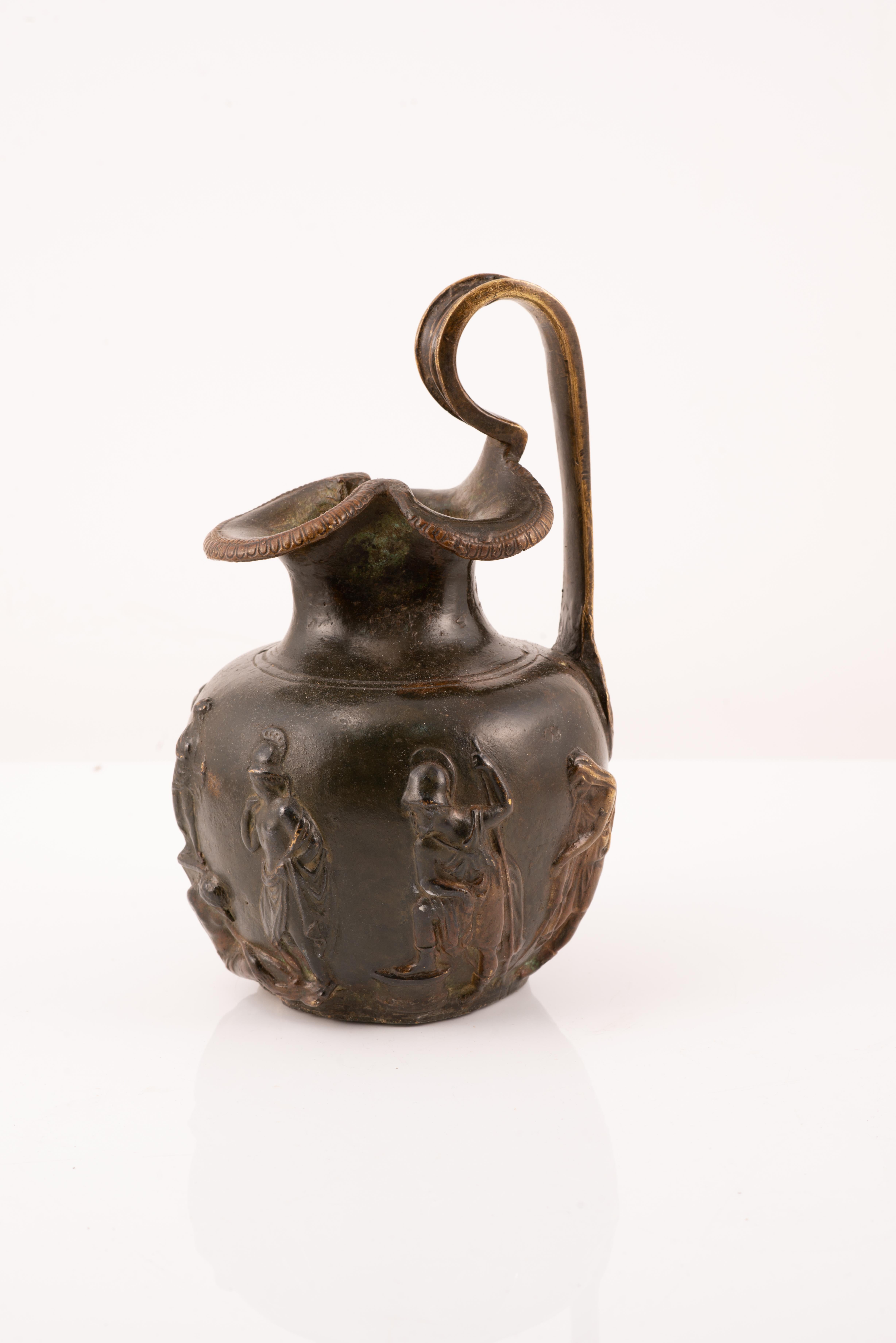 Oinochoe. Bronzo. Forse Italia, XIX secolo. in vendita 1