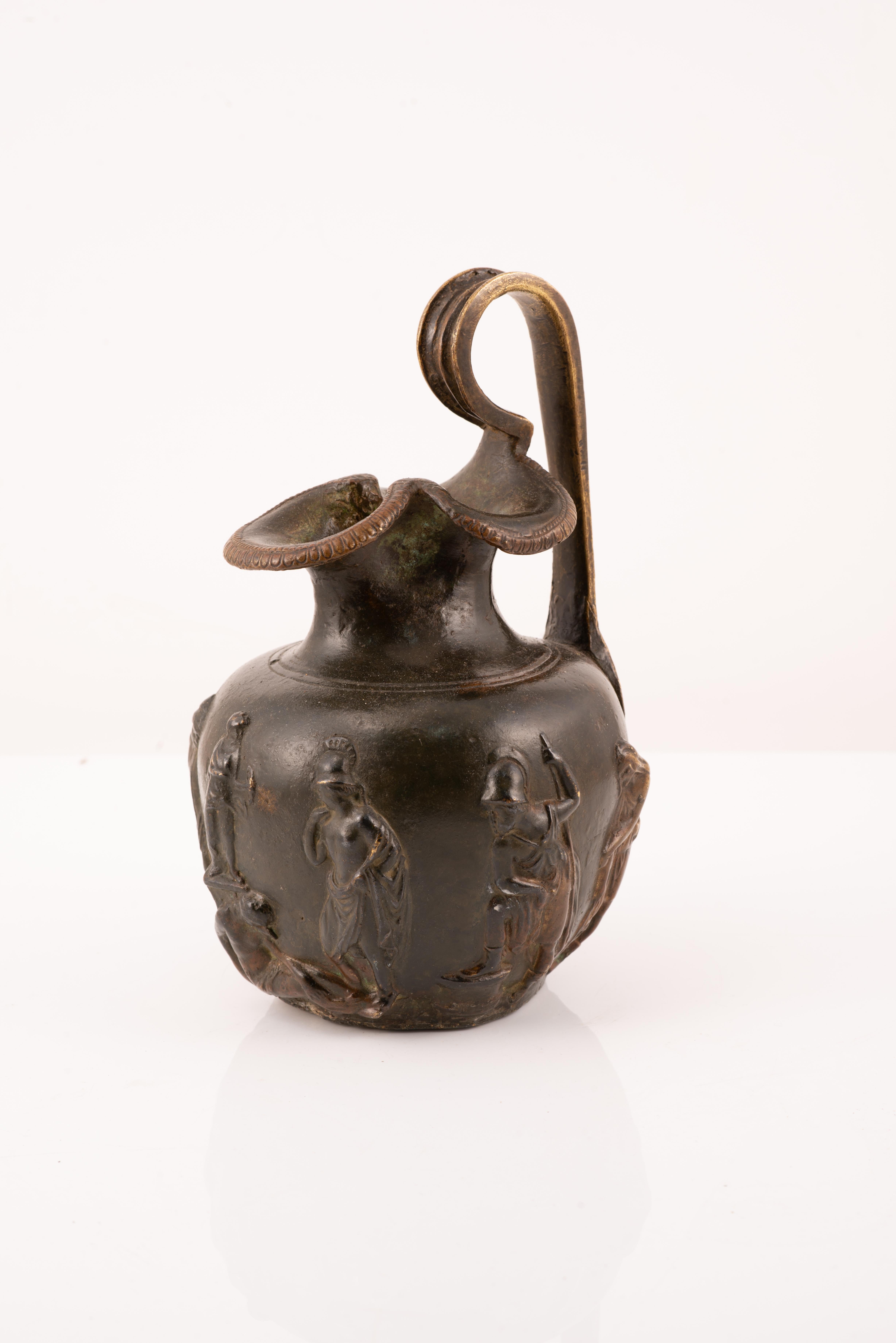 Oinochoe. Bronzo. Forse Italia, XIX secolo. in vendita 2
