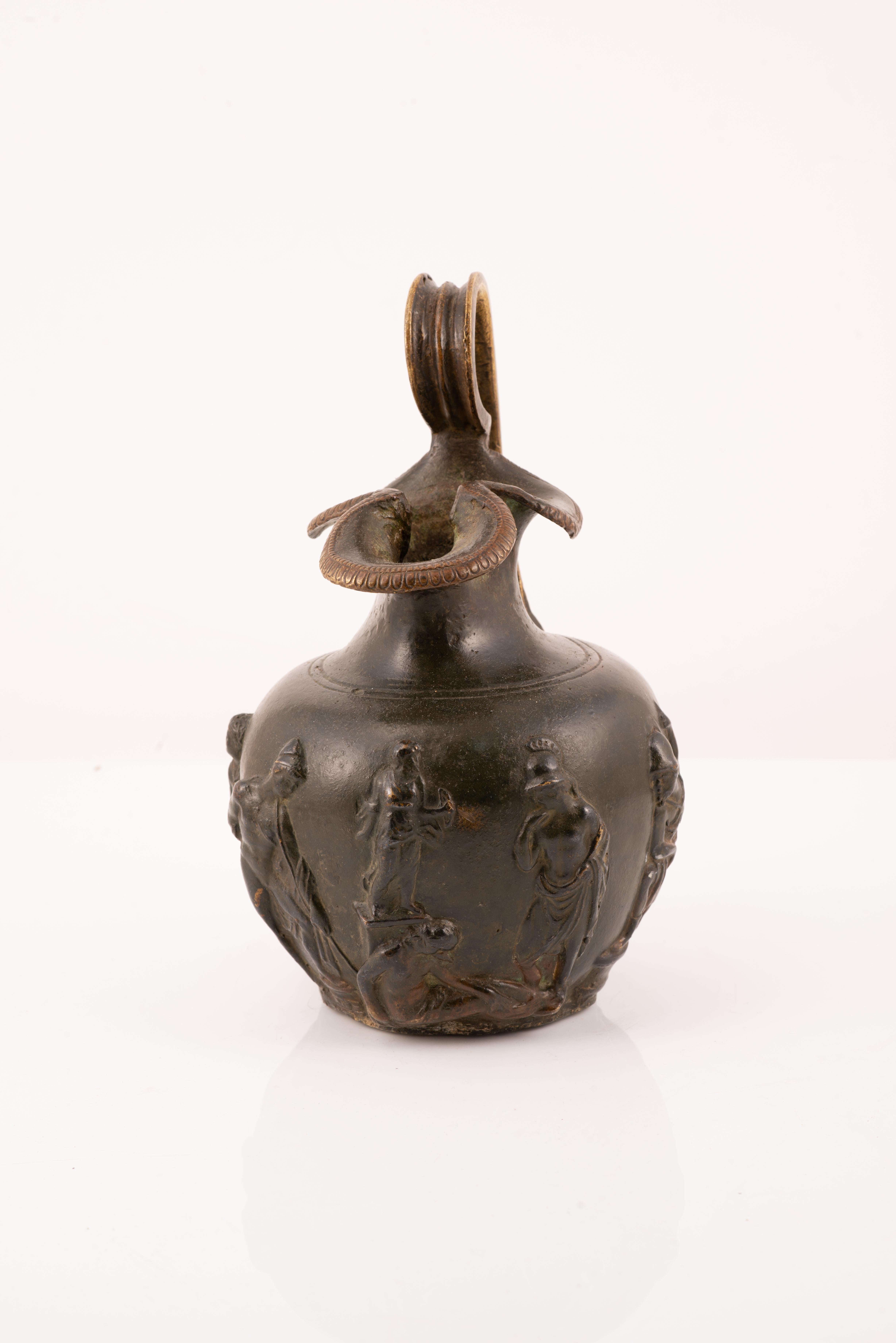 Oinochoe. Bronzo. Forse Italia, XIX secolo. in vendita 3