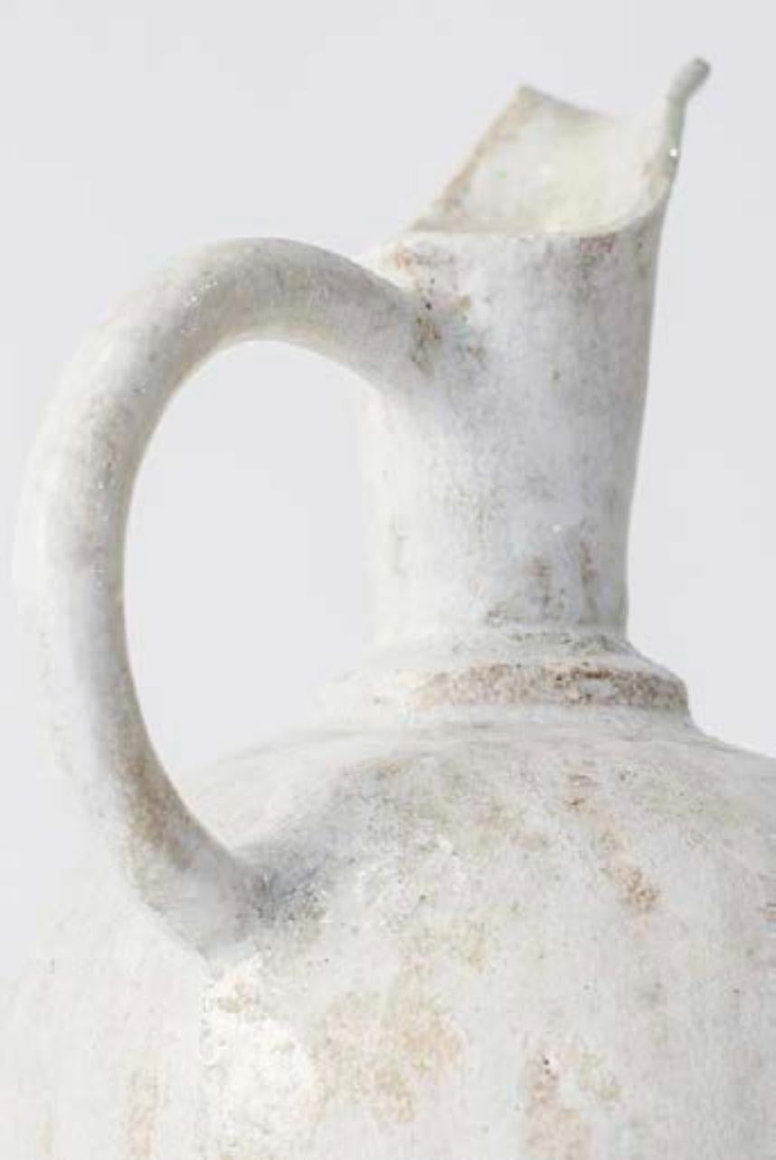 Smaltato Vaso in gres Oinochoe Perla di Raquel Vidal e Pedro Paz in vendita