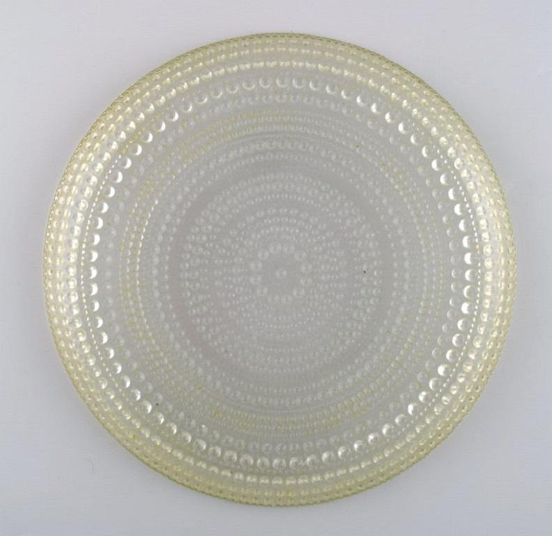 Late 20th Century Oiva Toikka for Arabia. Four Round Kastehelmi art glass dishes. 1970s For Sale