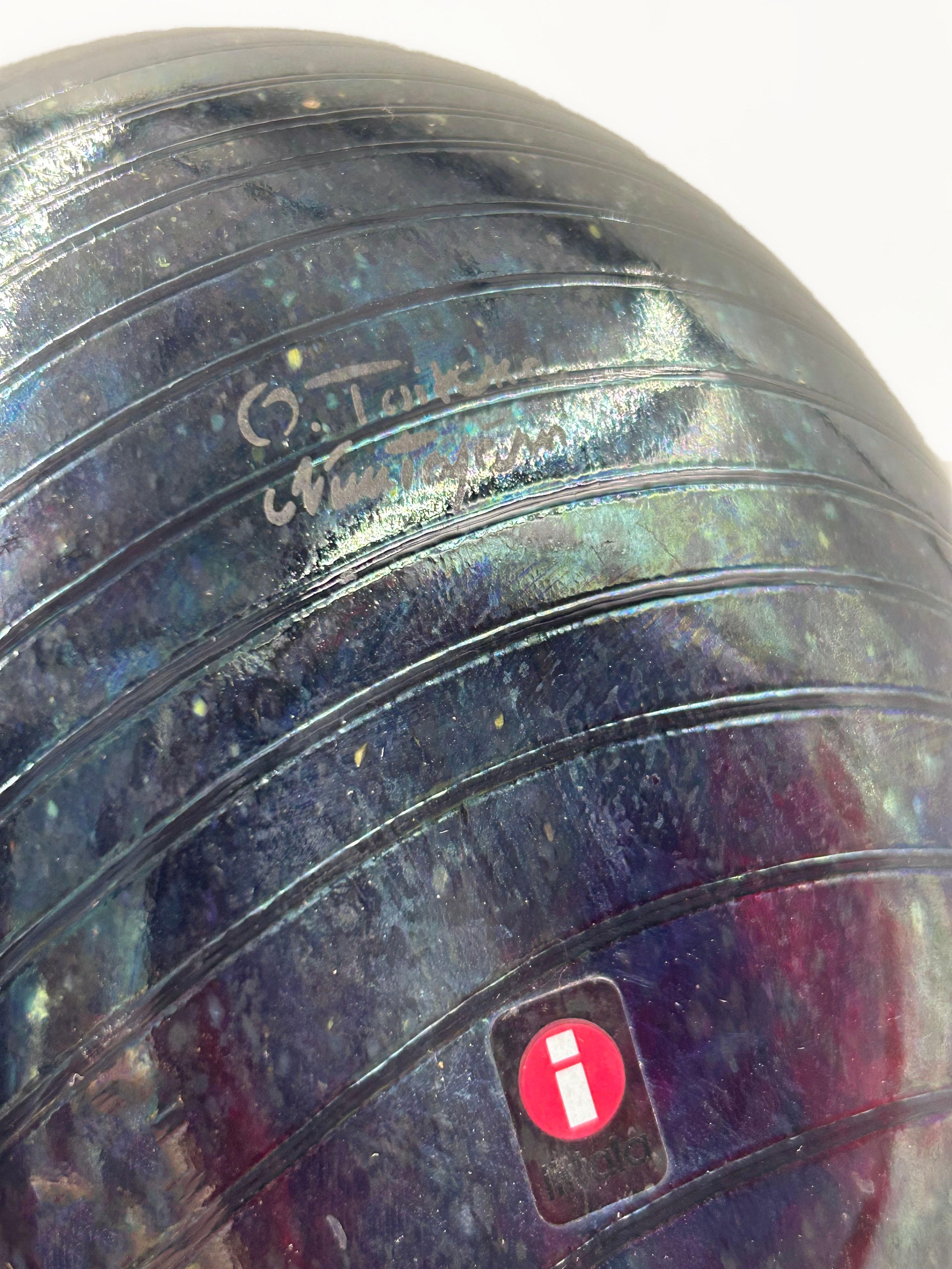 Oiva Toikka for Iittala, Iridescent Glass Dove “Toikka’s Birds”
A blown glass bird designed by the Finnish master Oiva Toikka (1931–2019) for Iittala, part of the iconic Toikka’s Birds series. This piece features intense green and black tones with