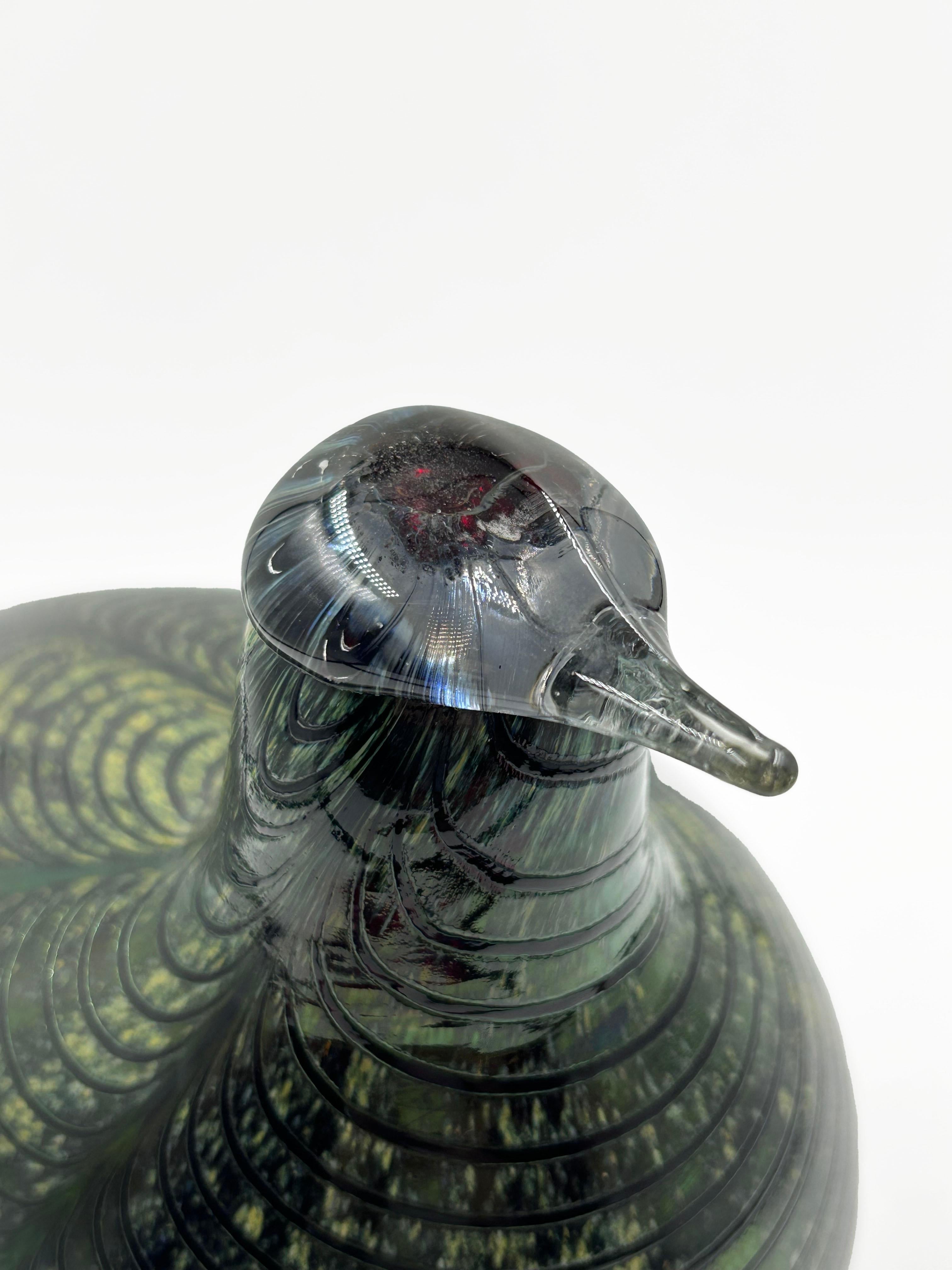 Fatto a mano Oiva Toikka for Iittala, Iridescent Glass Dove “Toikka’s Birds” in vendita