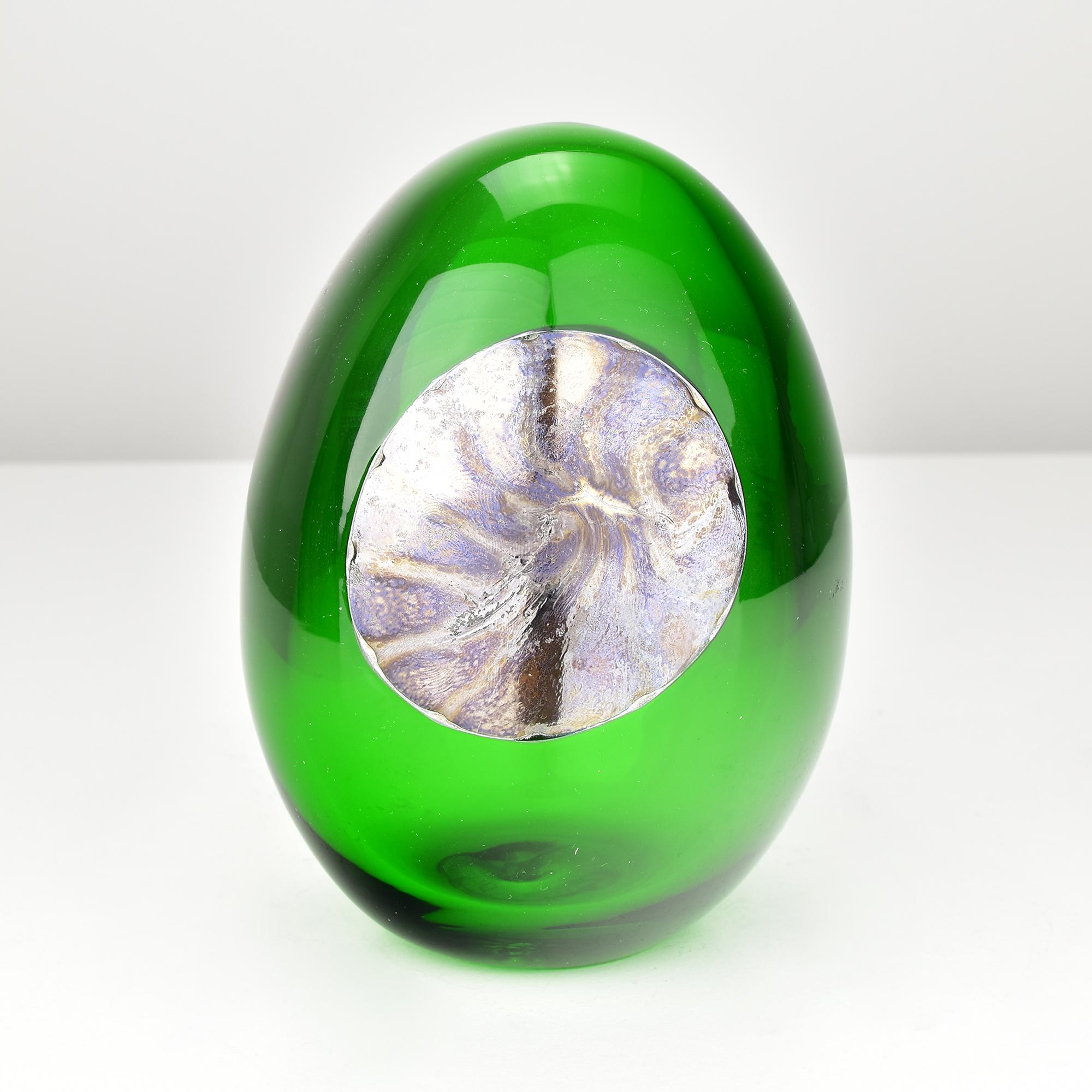 Moderne Sculpture d'œuf d'oiseau annuel vert « Lakla » signée à la main et limitée par Oiva Toikka, 2015 en vente
