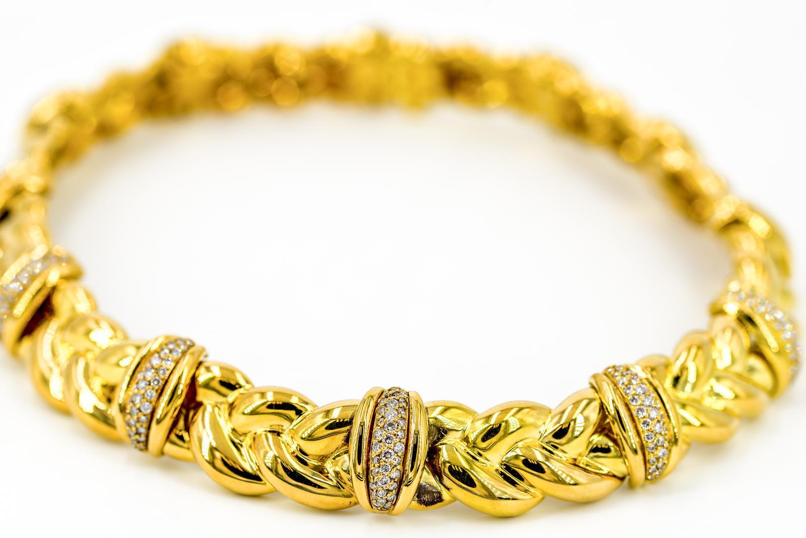 Beautiful necklace signed House OJ Perrin. fine jewelry piece. golden yellow 750 mils (18 carats). braided mesh. pad 175 brilliant cut diamonds G-VS diameter for a total weight of about 2.88 carats. Size: 42 cm. width: 1.4 cm. total weight: 189.40
