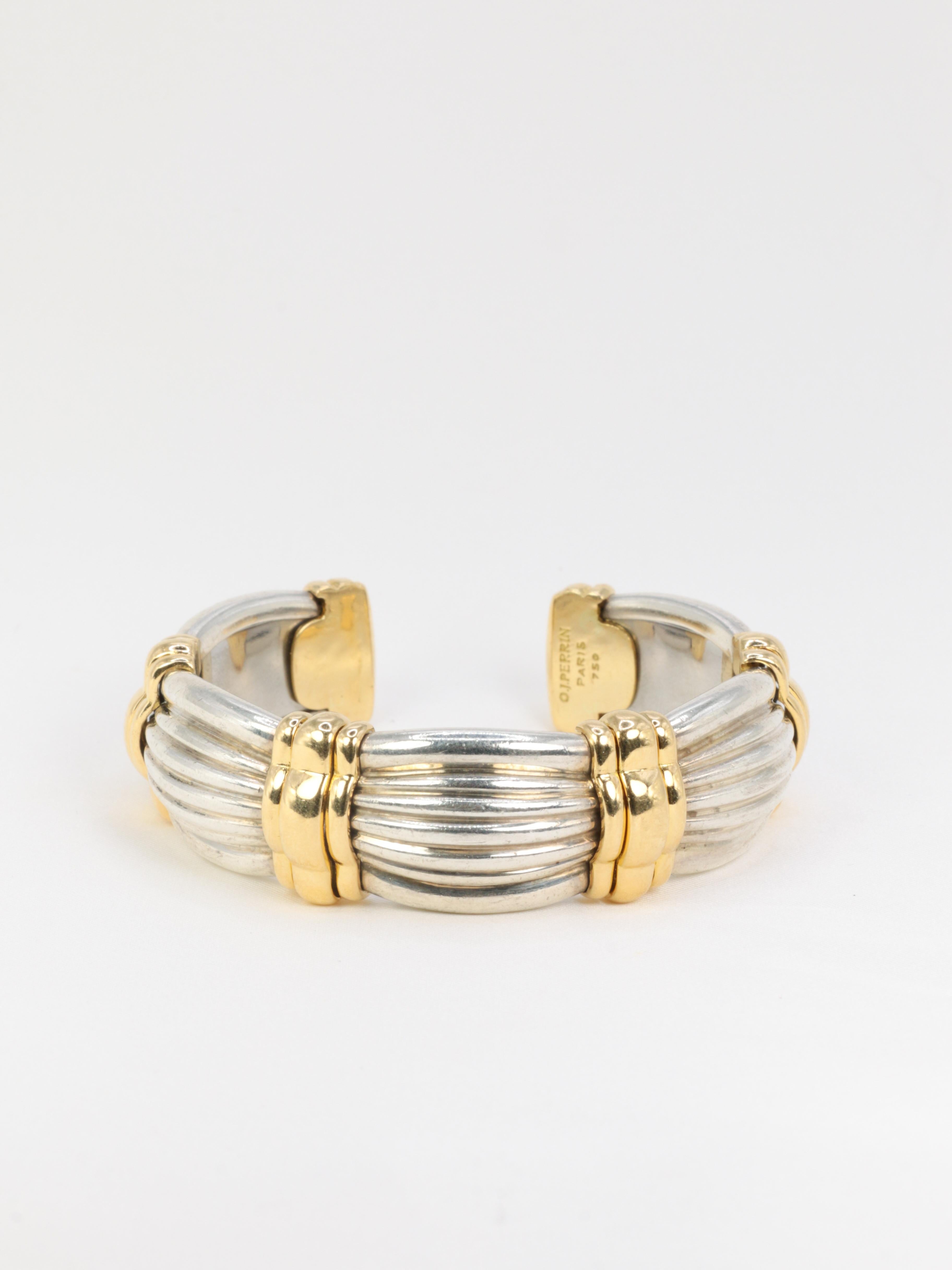 Bracelet Jonc semi-rigid signed O.J. PERRIN in 18k yellow gold (750°/°°) and silver with steel inner blade. Godronné model with 4 intermediate motifs in gold and the structure in silver
Work and hallmark of the Parisian workshop André Vassort
Circa