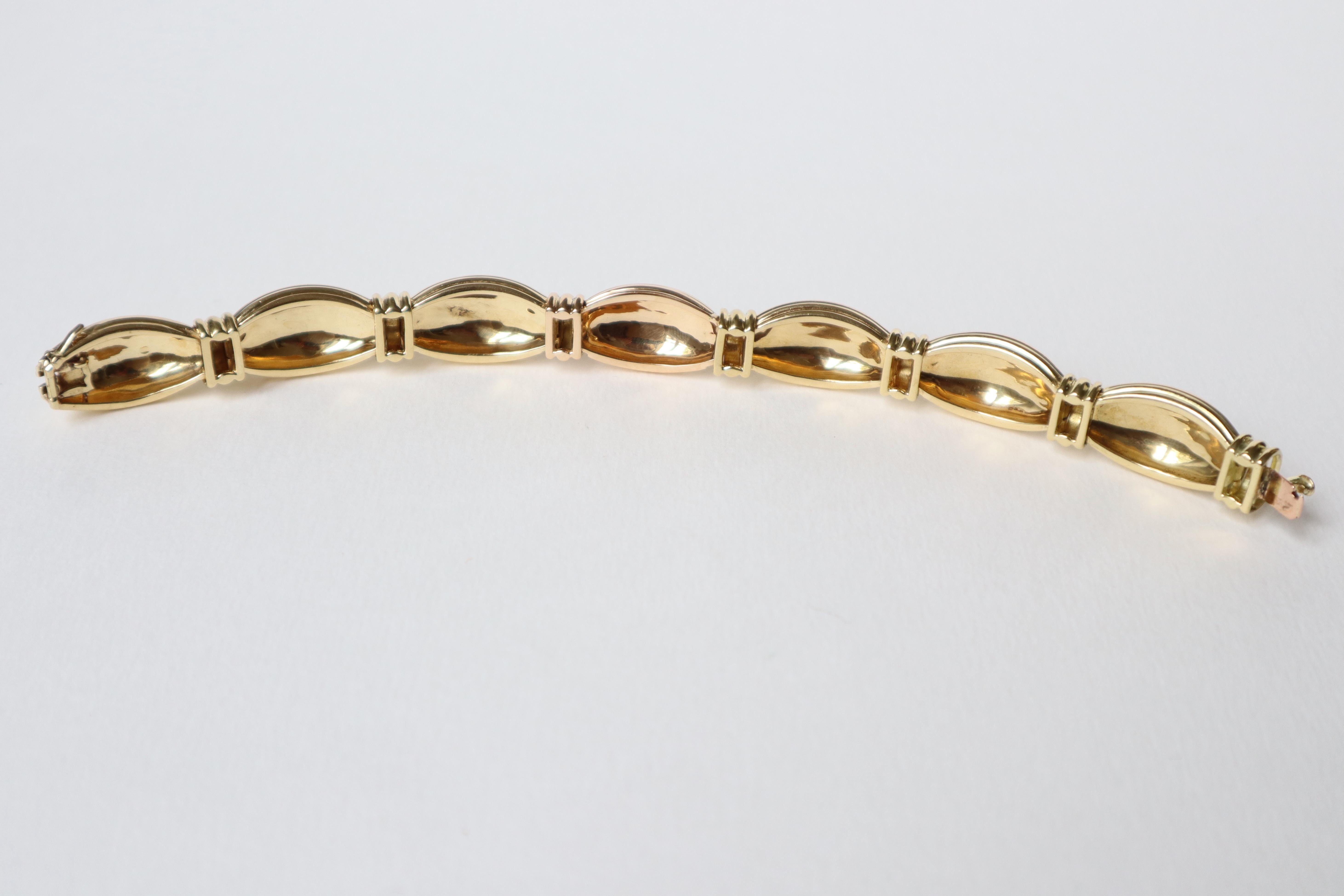 O.J. Perrin Vintage Bracelet in 18 Carat Gold For Sale 3