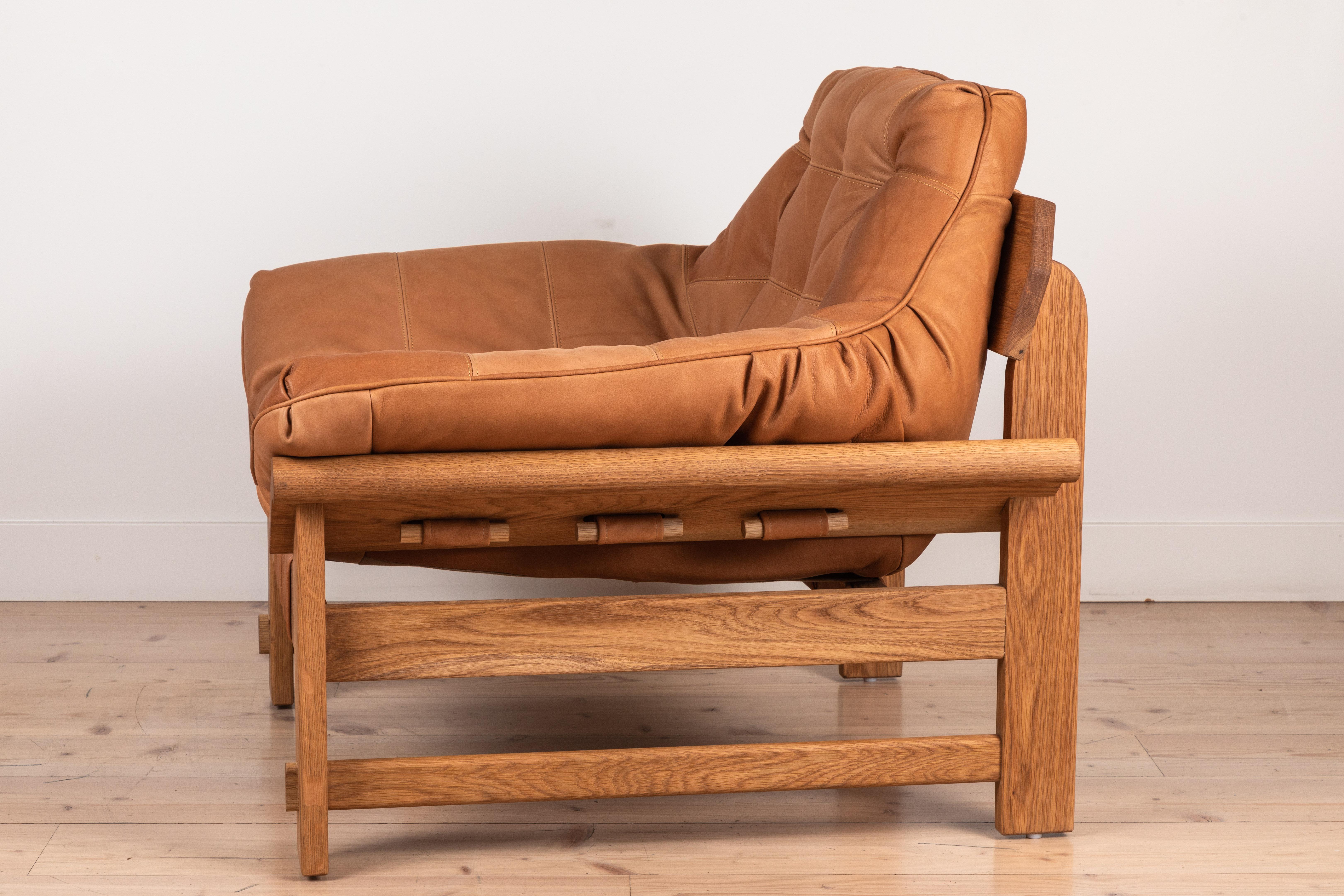 tan leather lounge chair