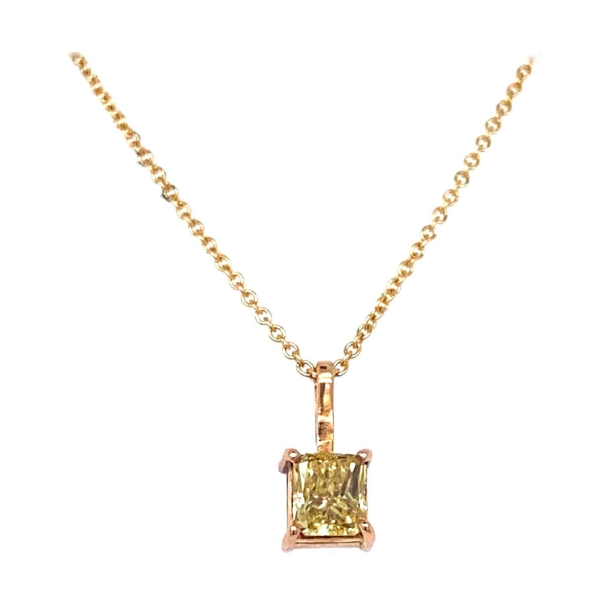 Colgante Solitario de Diamante en Oro Amarillo de 18 Kilates