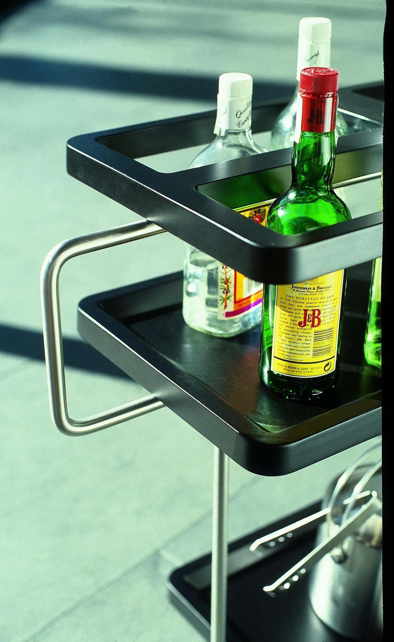 Ok! White Cocktail Serving Bar Trolley Chromed Finish In New Condition For Sale In Barcelona, Barcelona