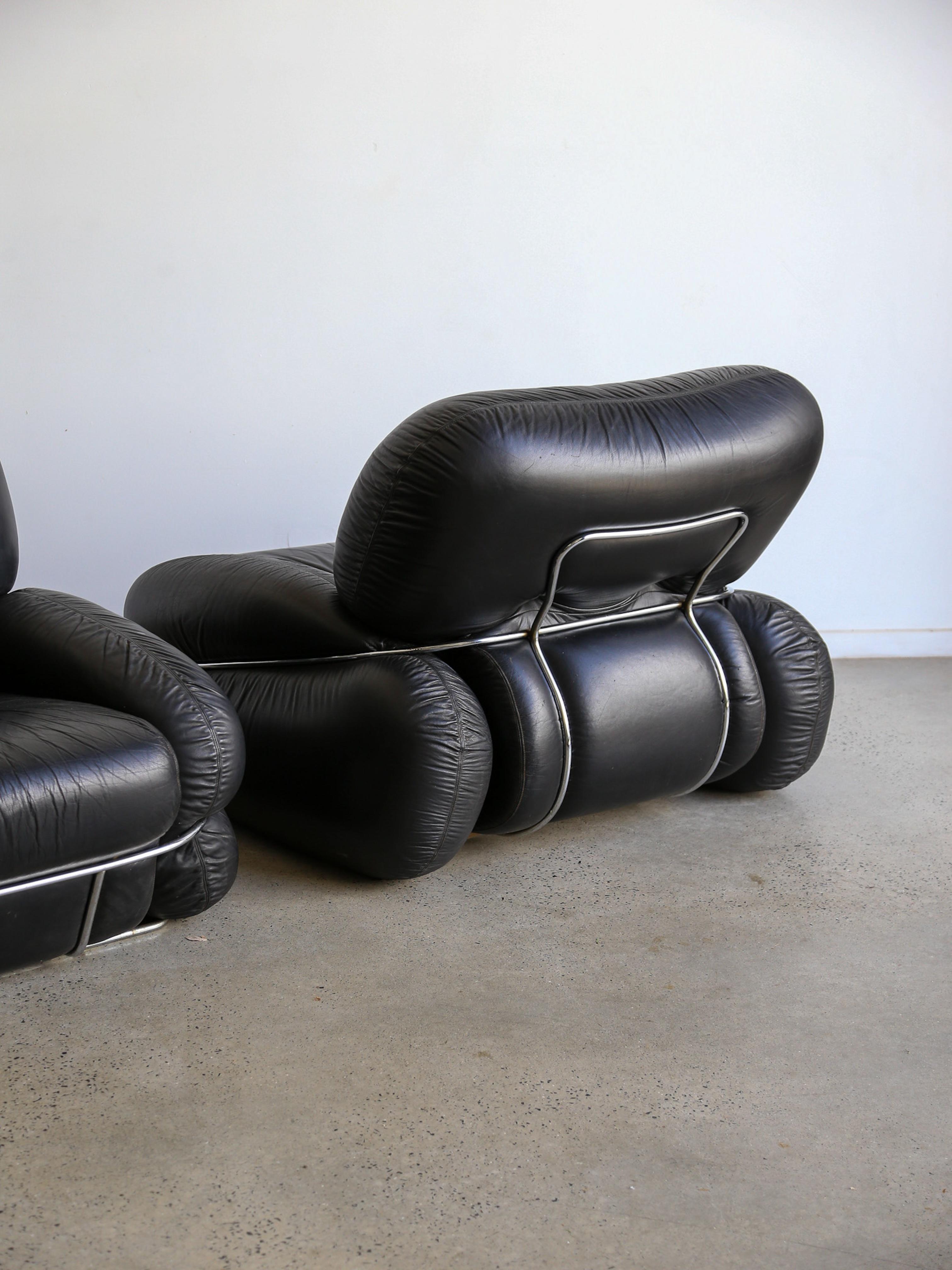 Space Age Poltrone Okay di Adriano Piazzesi in pelle nera e cromo degli anni '70 in vendita