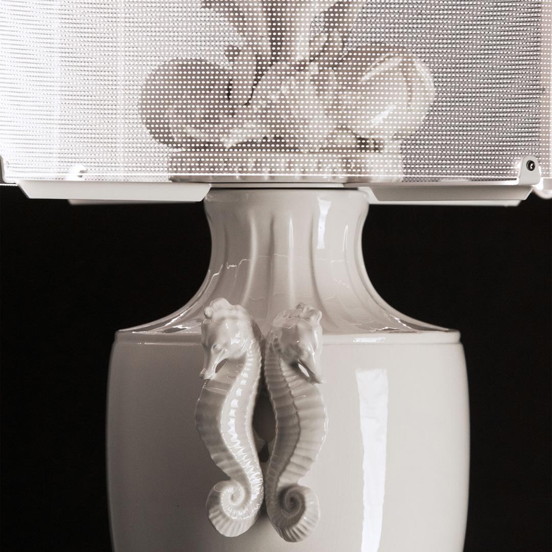 Lampe à touches Okeanos, blanc brillant Neuf - En vente à Mantova, MN