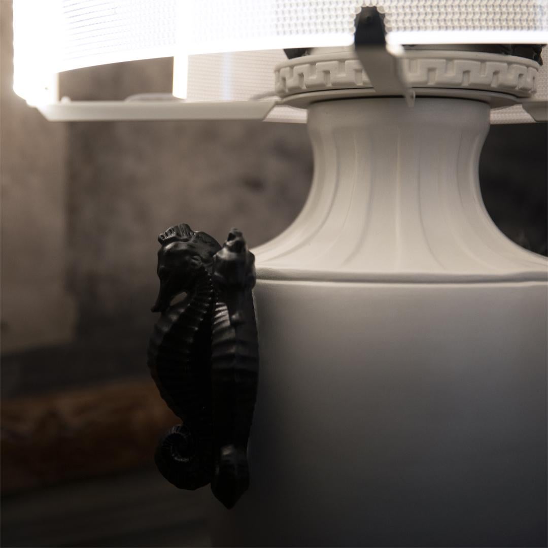 Moderne Lampe à touches Okeanos - Blanc mat et noir en vente