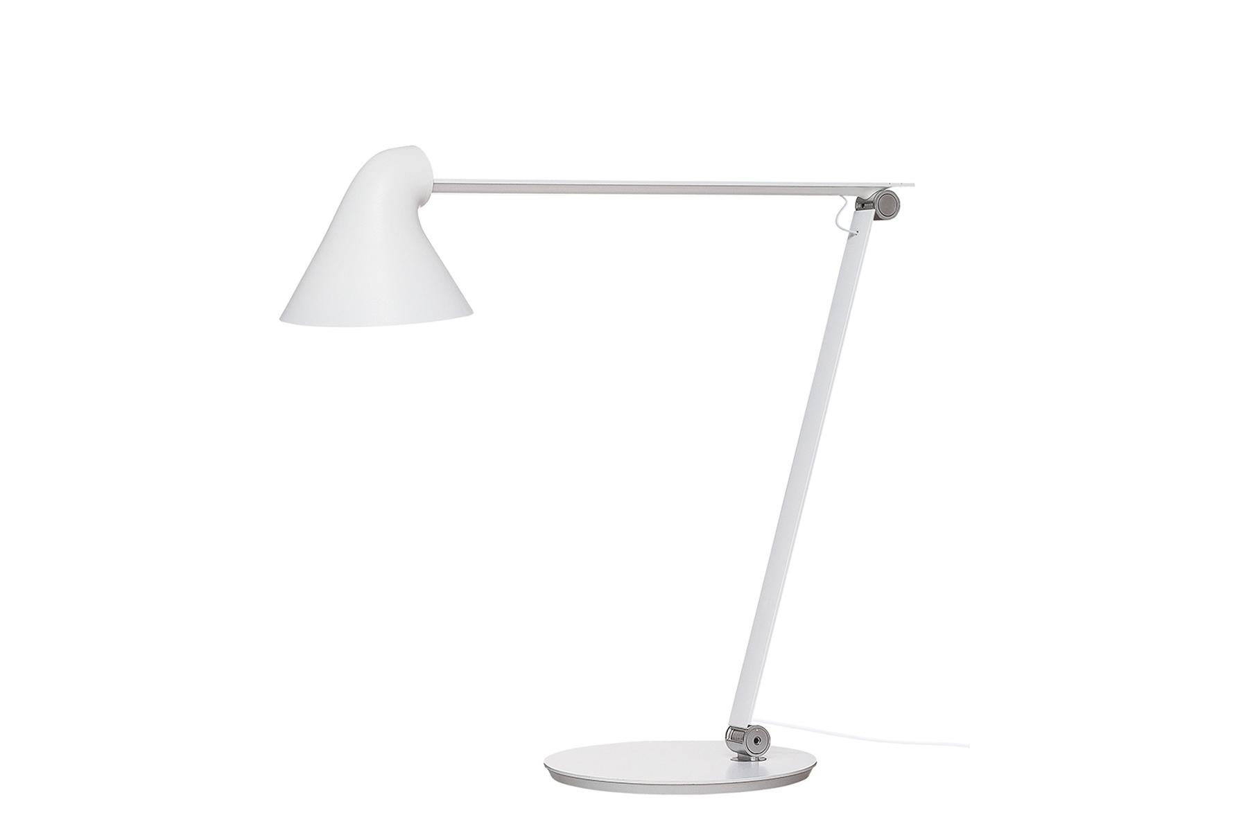 The fixture provides direct glare-free horizontal light while reflecting some of the light through the rear of the head, illuminating the top of the arm. The ergonomic design of the fixture head shapes the light and gives optimal light direction. A