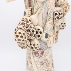 OKIMONO 1910 Japan Meiji Period Carved Sculpture Of A Basket's Seller