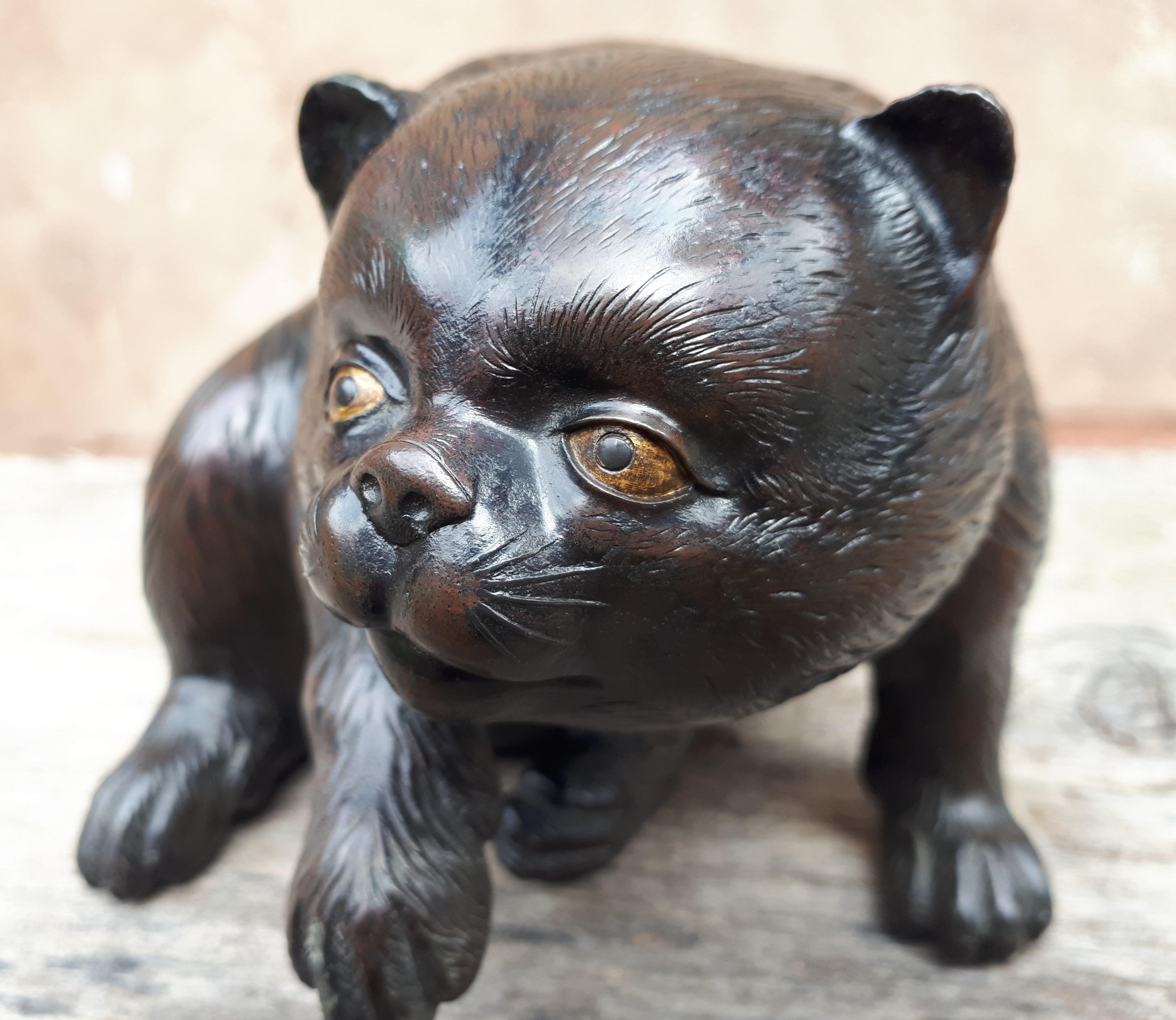 Okimono - Bronze sculpture of a puppy, by Munechika, Japan Meiji Era For Sale 5
