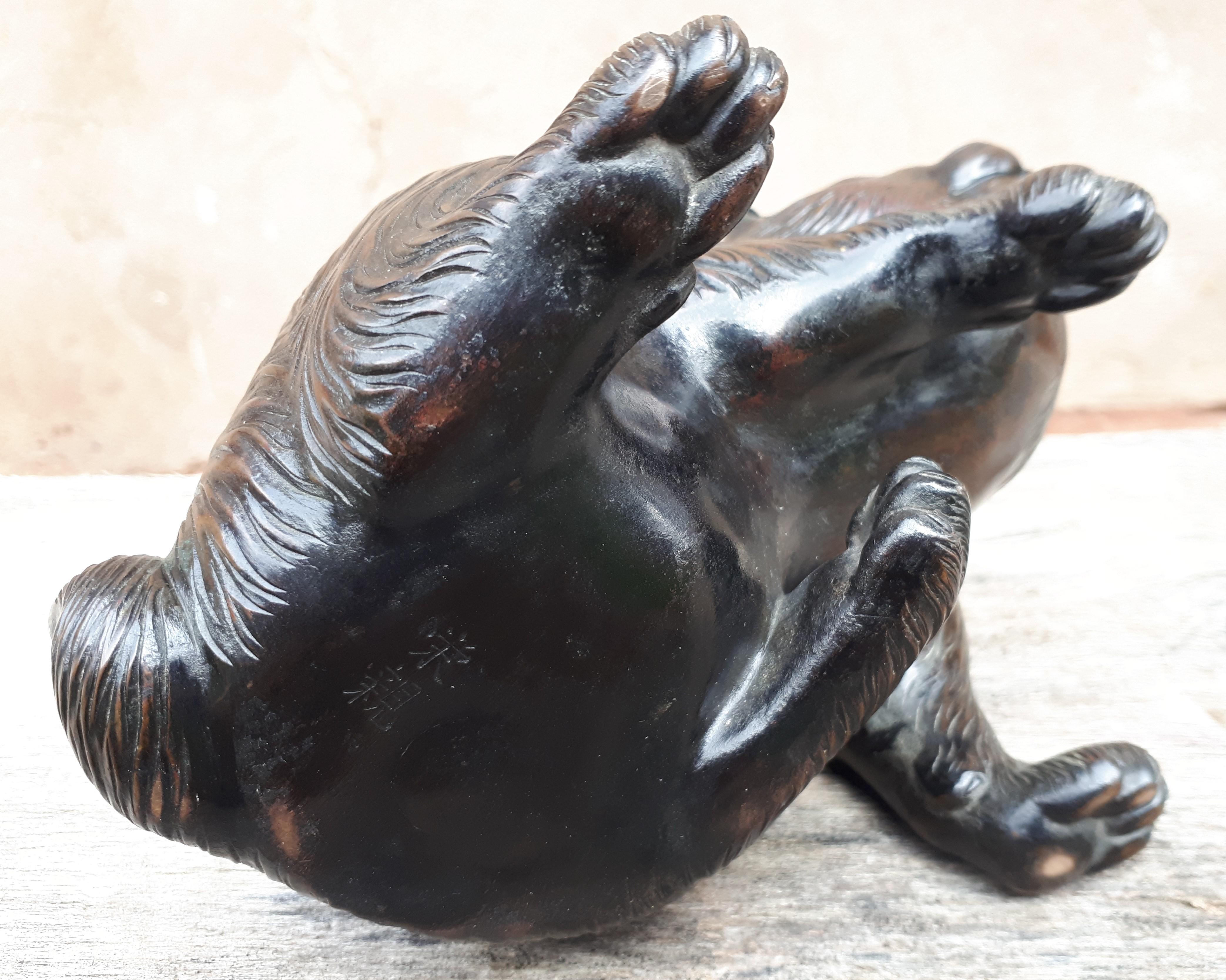 Okimono - Bronze sculpture of a puppy, by Munechika, Japan Meiji Era For Sale 6