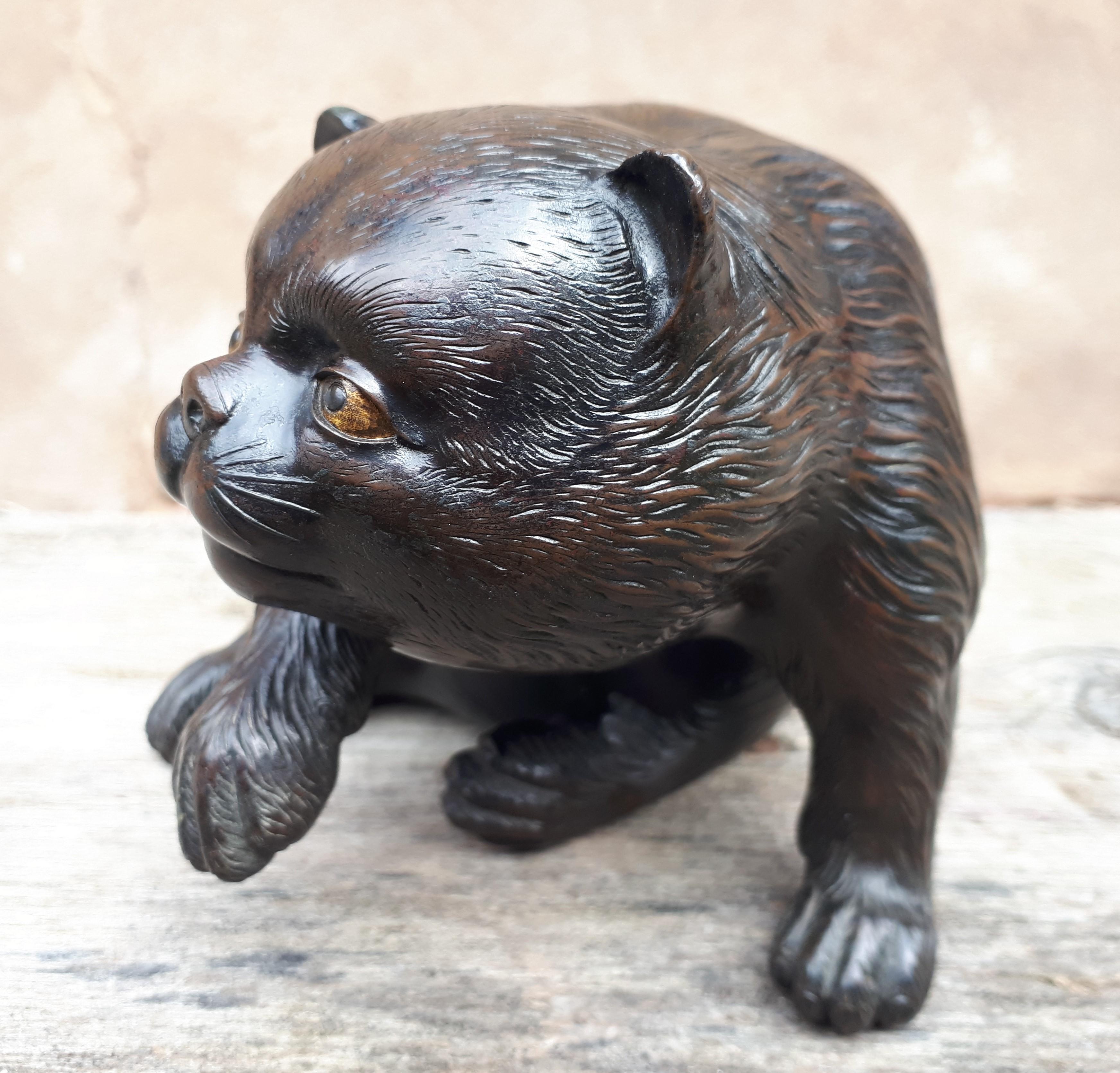 Okimono - Bronze sculpture of a puppy, by Munechika, Japan Meiji Era For Sale 3