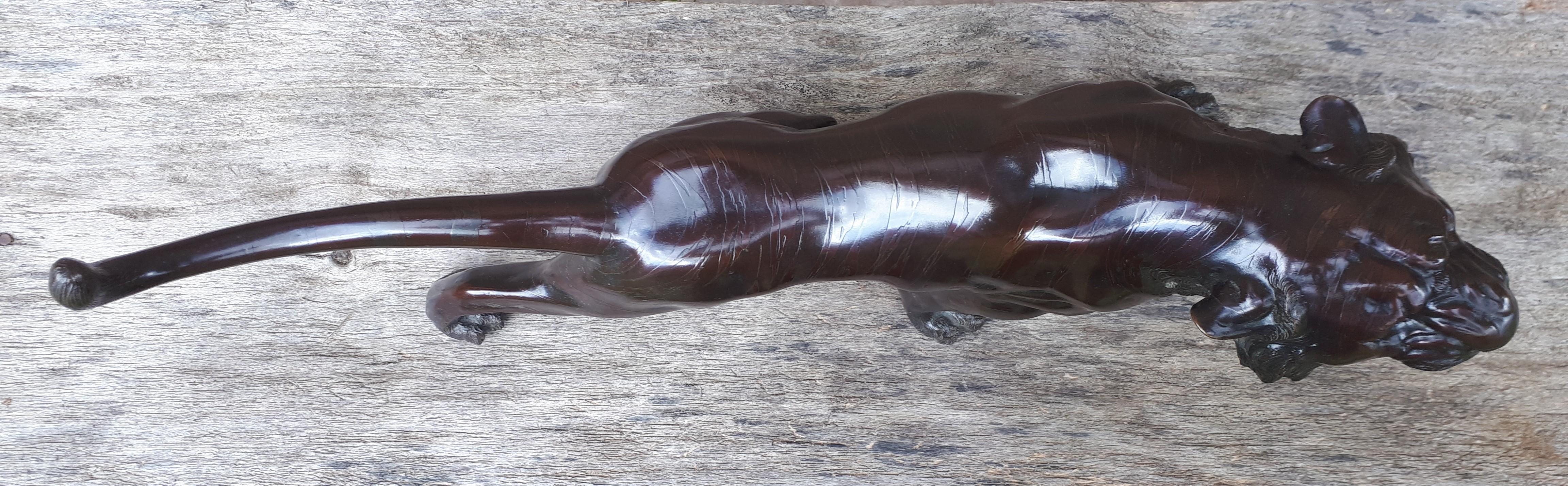 Okimono - Escultura de bronce de un tigre, Japón Era Meiji en venta 9