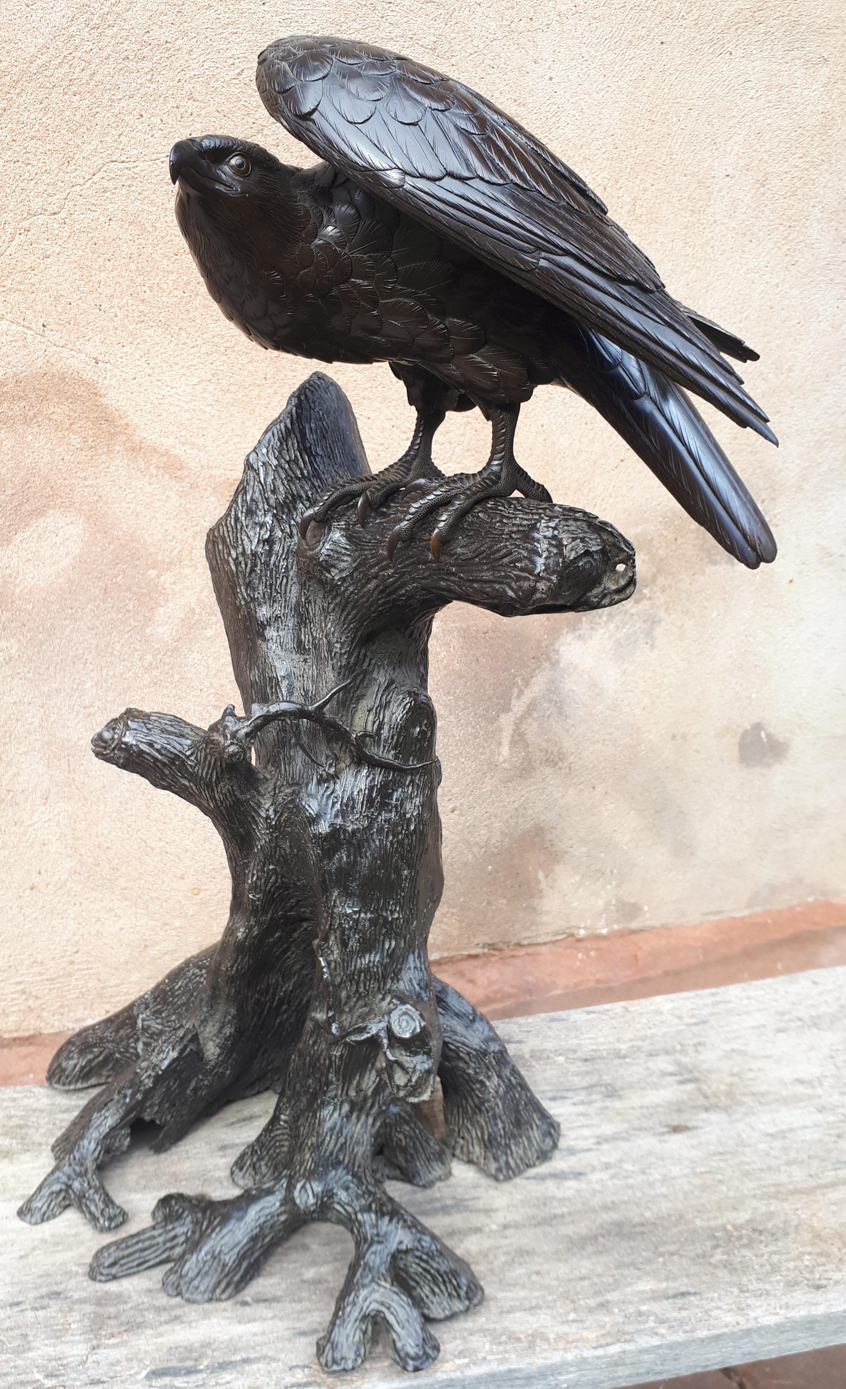 Patinated Okimono - Bronze Sculpture Of An Eagle, Japan Meiji Era For Sale