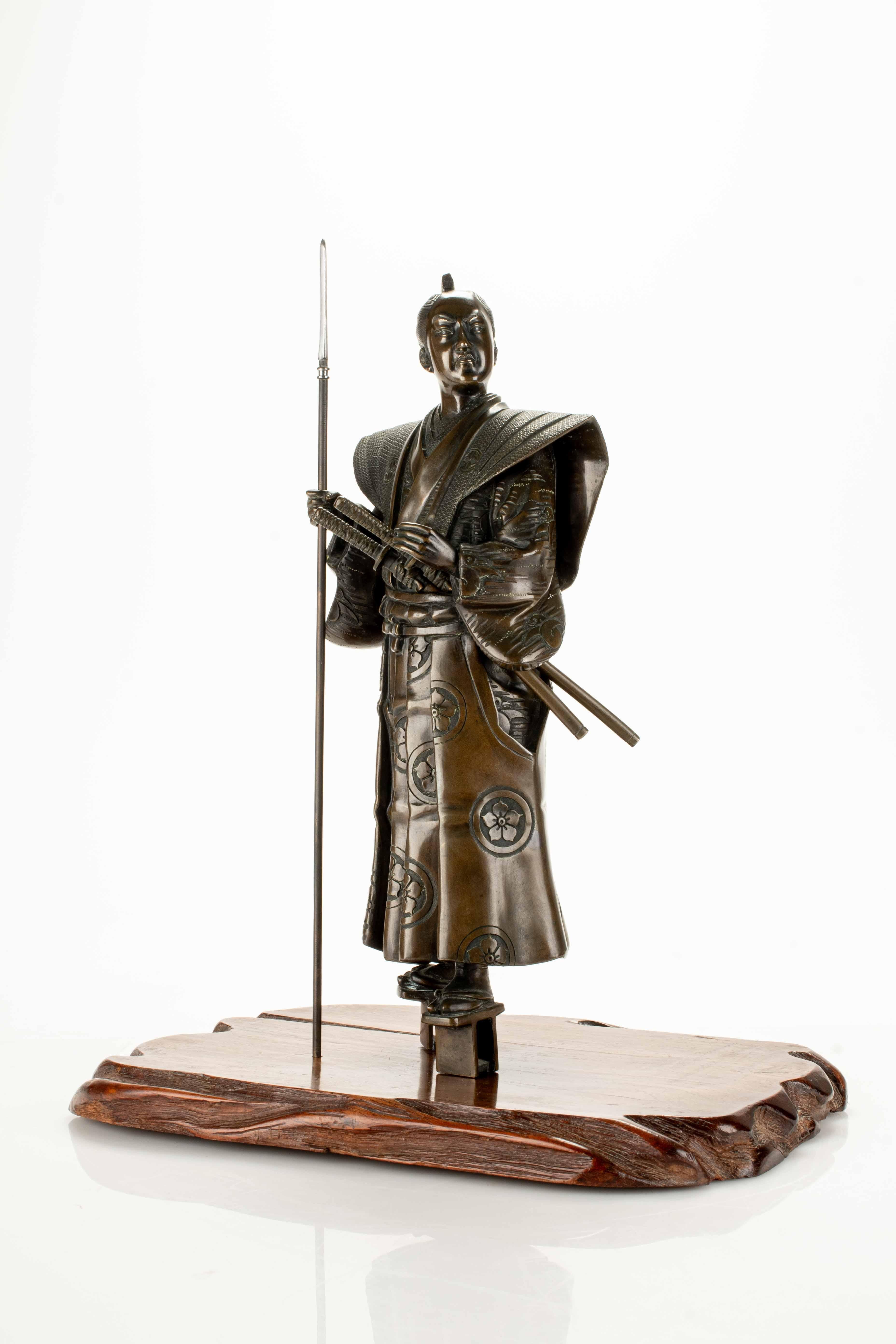 Japanese Impressive bronze sculpture depicting a samurai, signedYoshimitsu