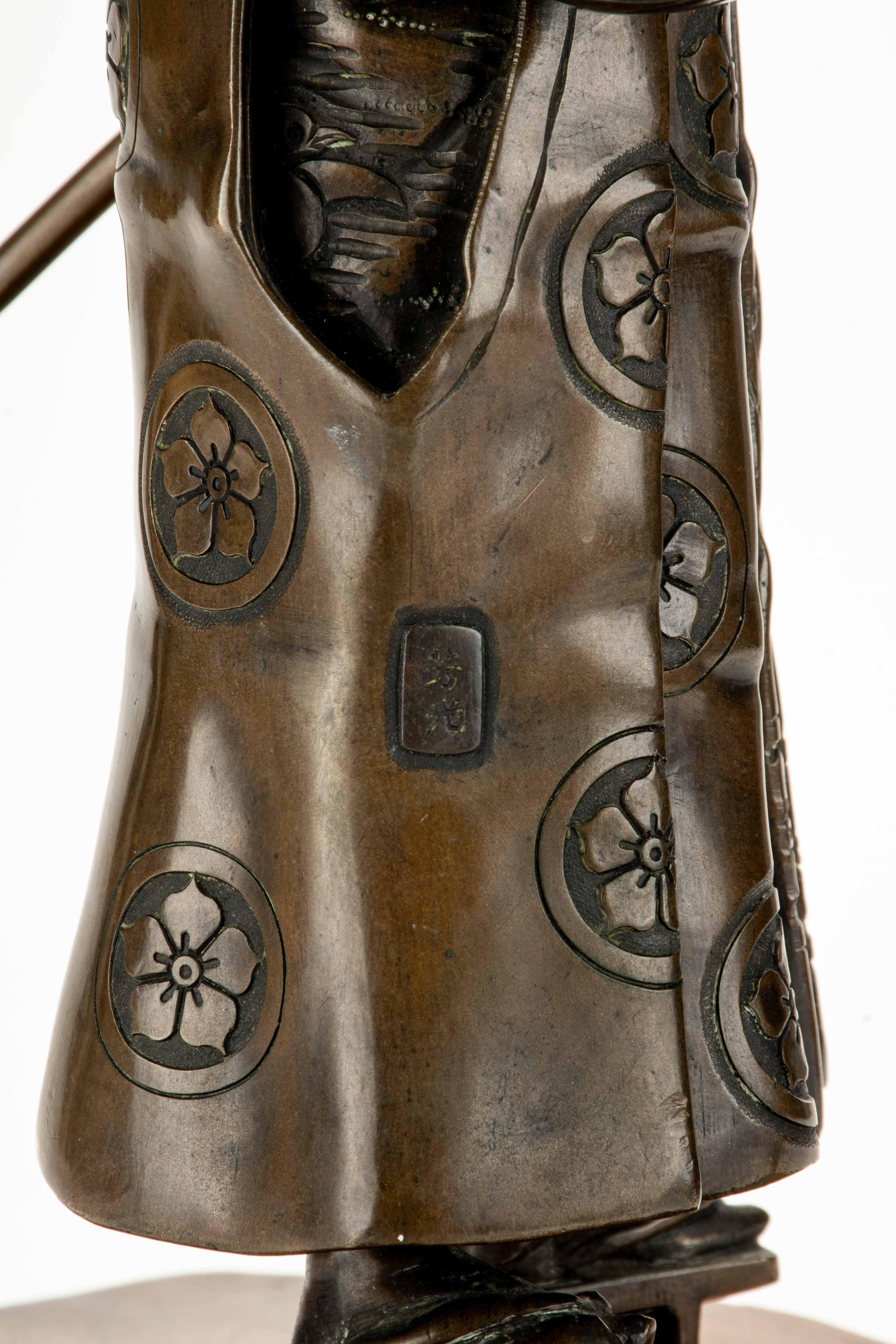 Bronze Impressive bronze sculpture depicting a samurai, signedYoshimitsu