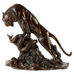 Okimono en bronze patiné représentant un tigre et un serpent