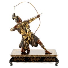 Okimono in bronzo raffigurante un samurai con arco, firmato Yoshimitsu